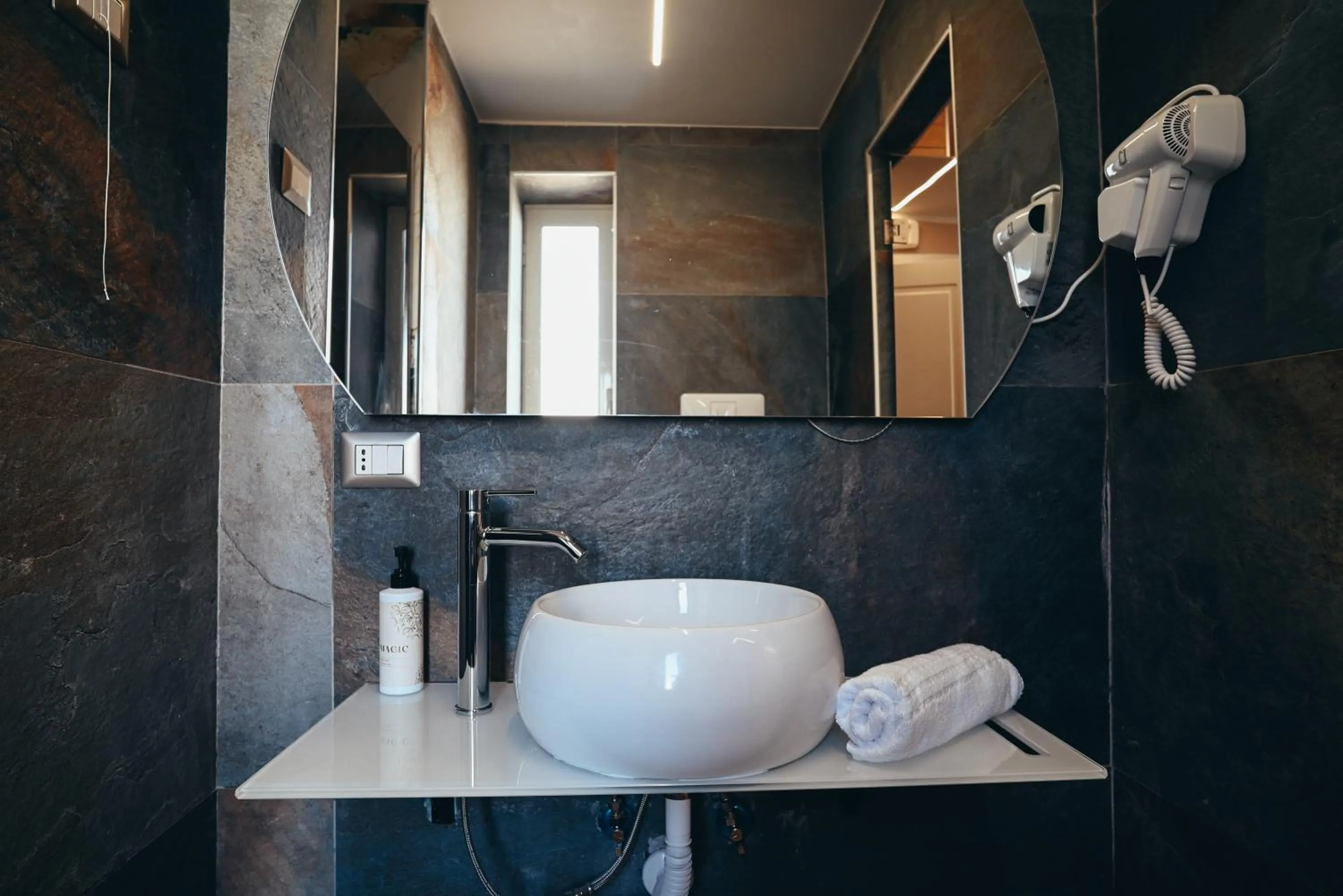 Bathroom in Puteoli Palace Hotel