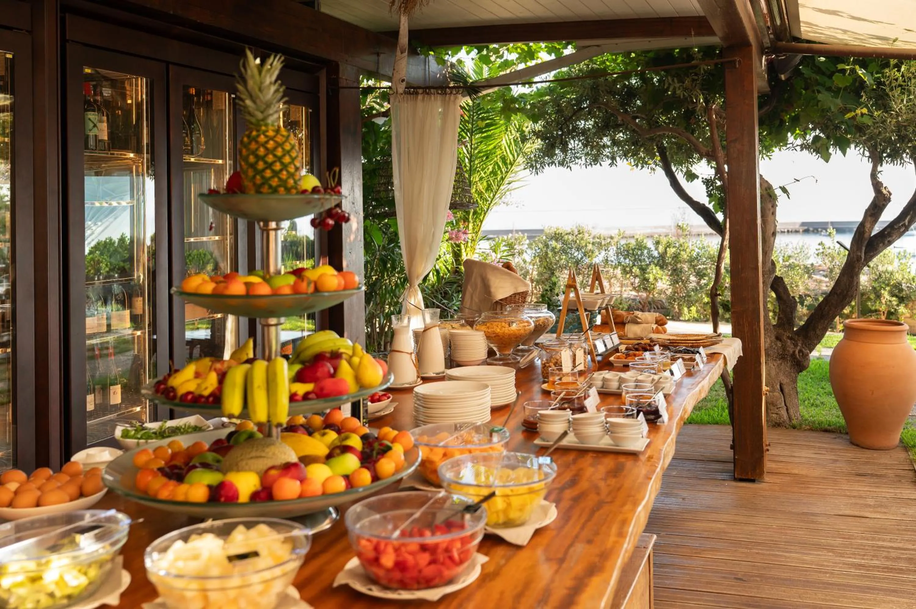 Breakfast in Le Calette Bay