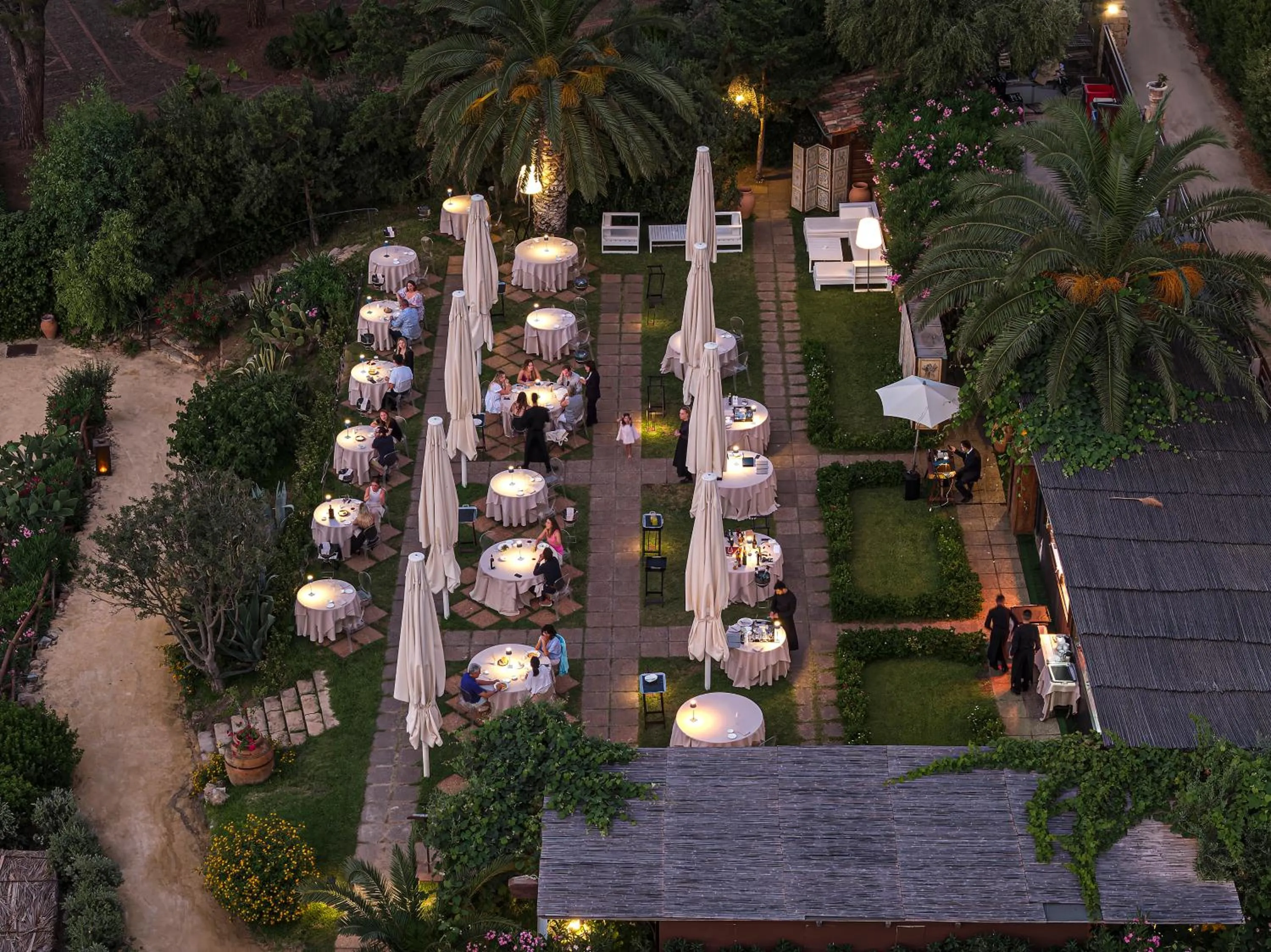 Restaurant/places to eat in Le Calette Bay