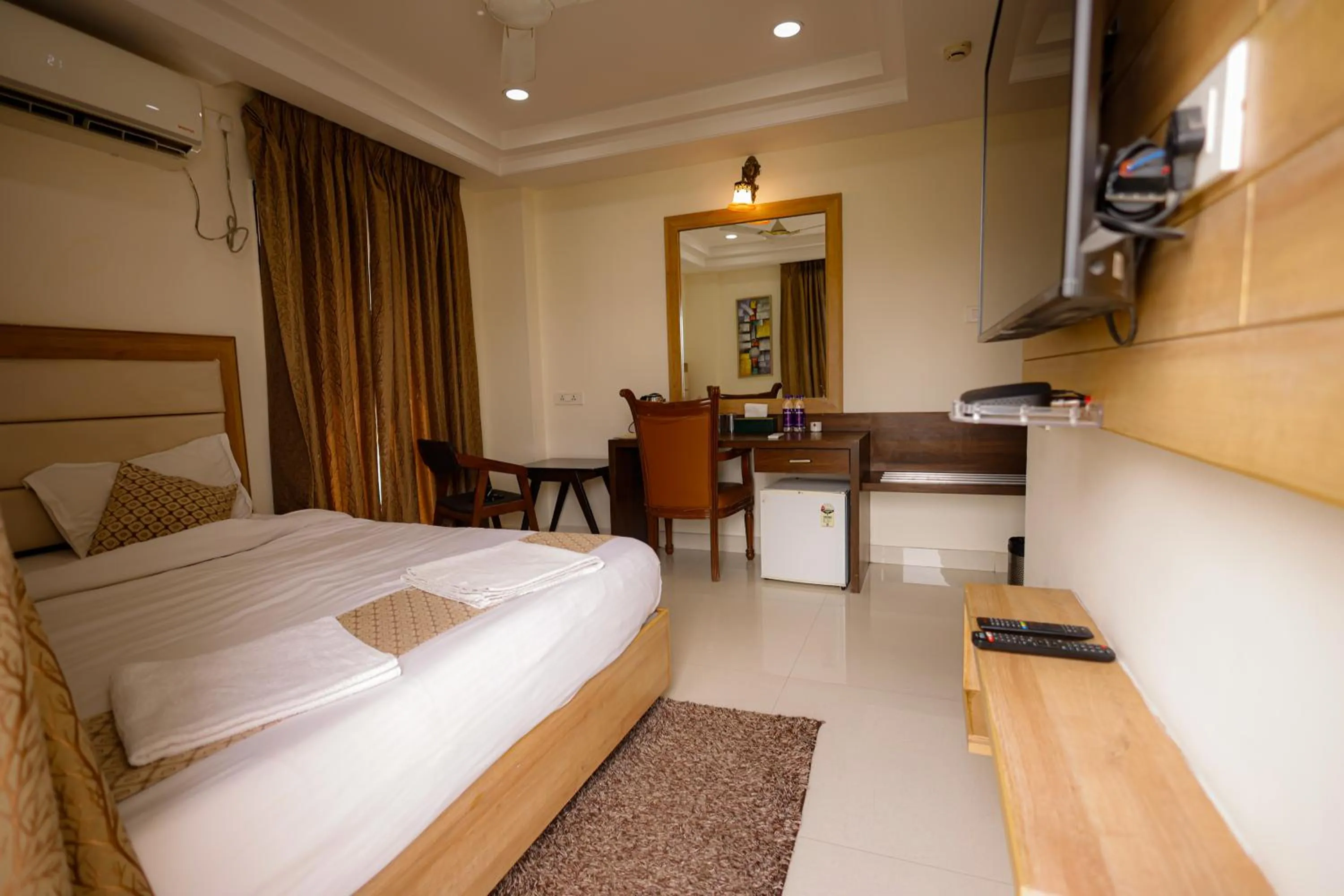 Photo of the whole room, Bed in M Square Hotel