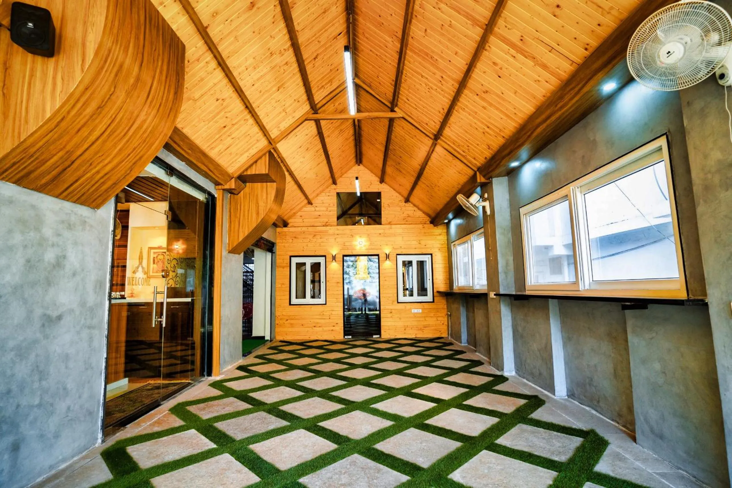 Restaurant/places to eat in M Square Hotel