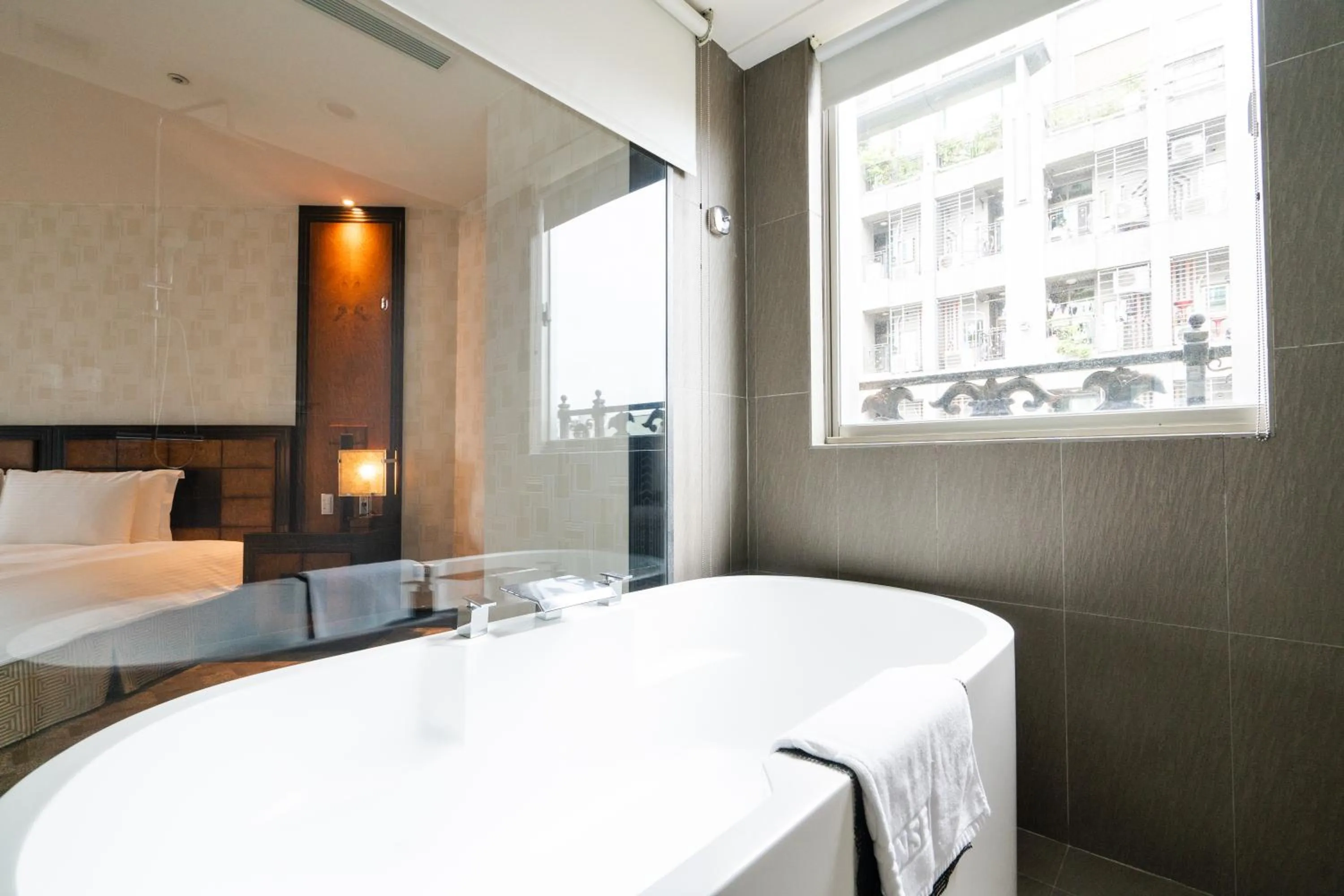 Bathroom, Bed in XINSHE Hotel - Linsen