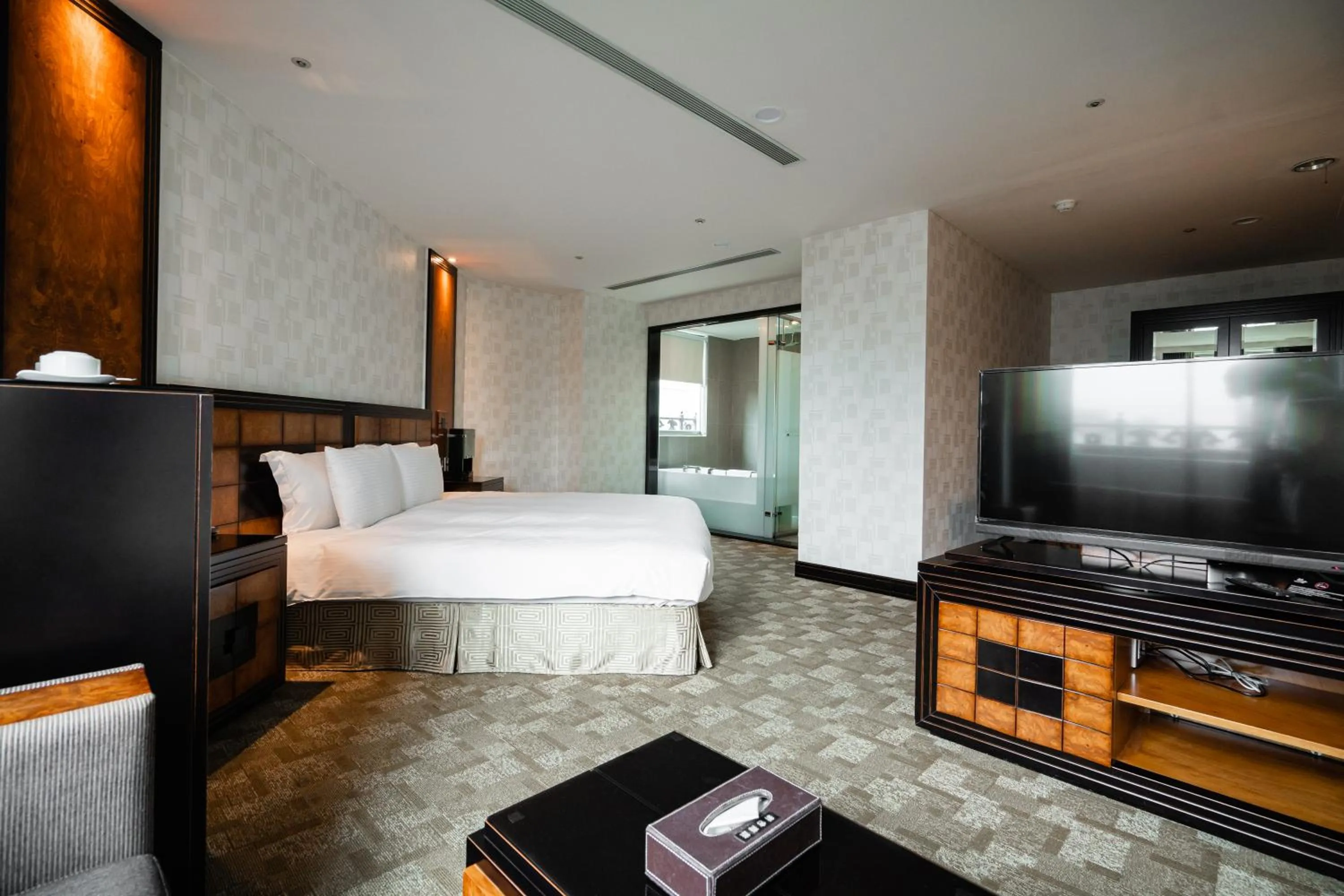 Photo of the whole room, Bed in XINSHE Hotel - Linsen