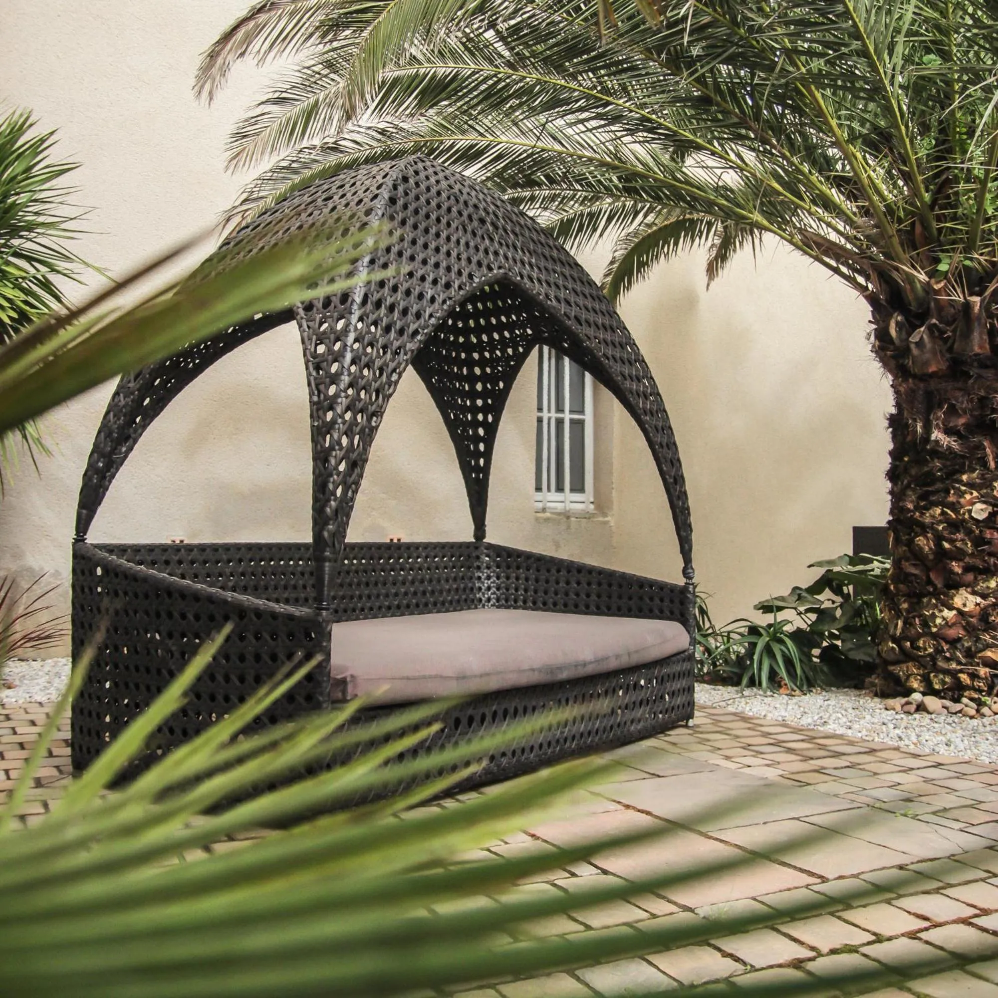 Patio in Hôtel Le Petit Périer