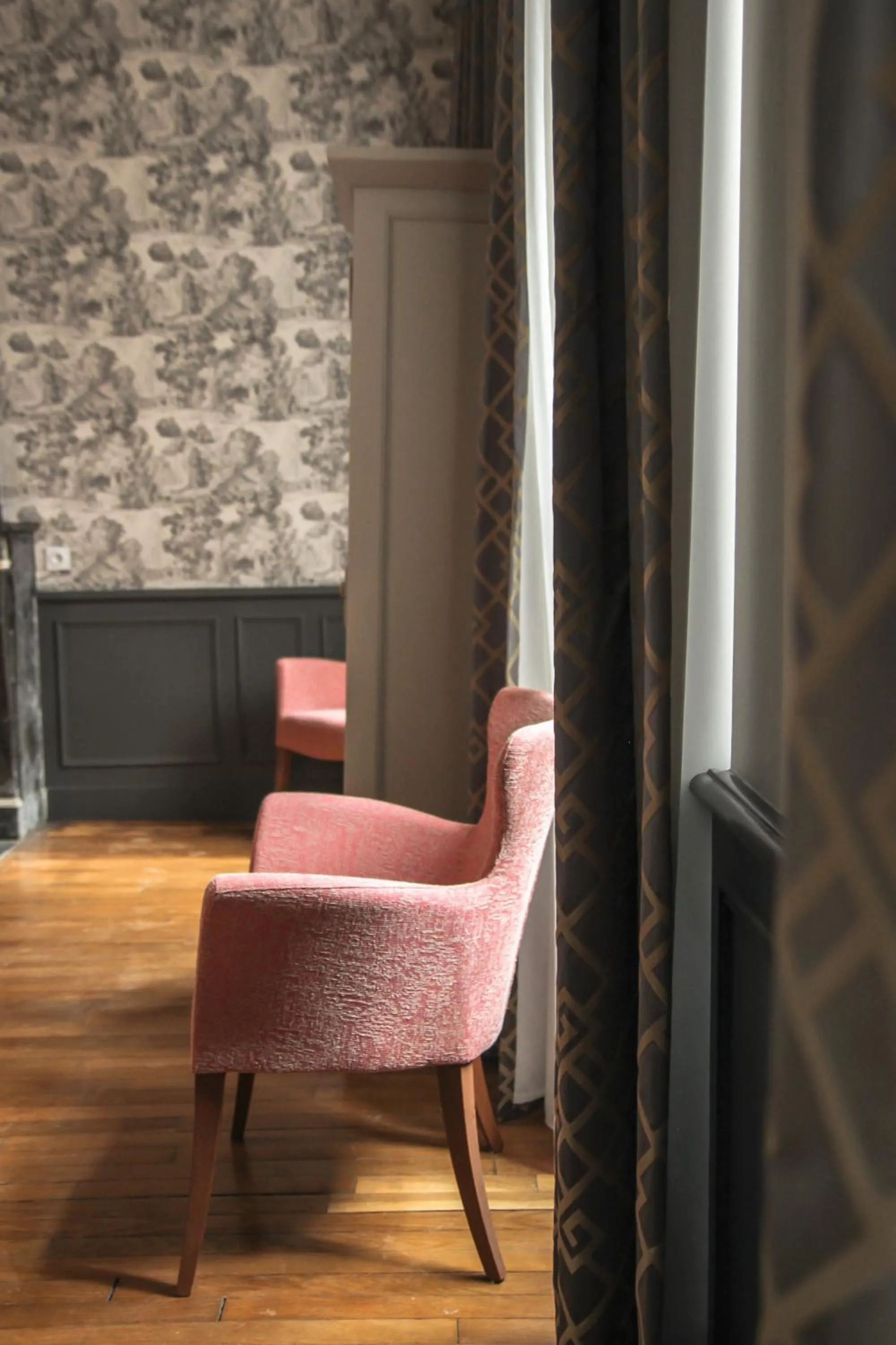 Bedroom in Hôtel Le Petit Périer