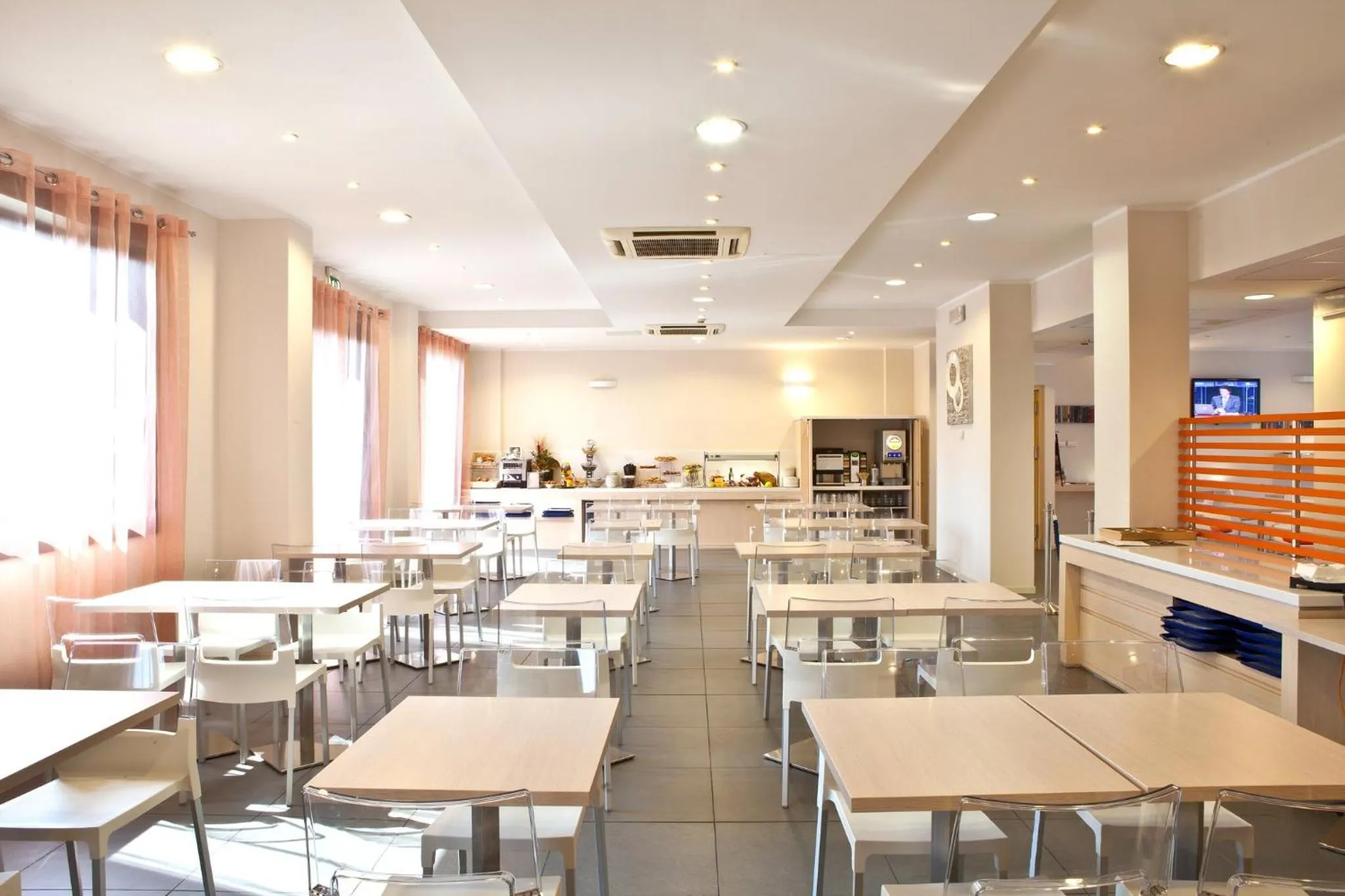Restaurant/places to eat in Holiday Inn Express Reggio Emilia by IHG