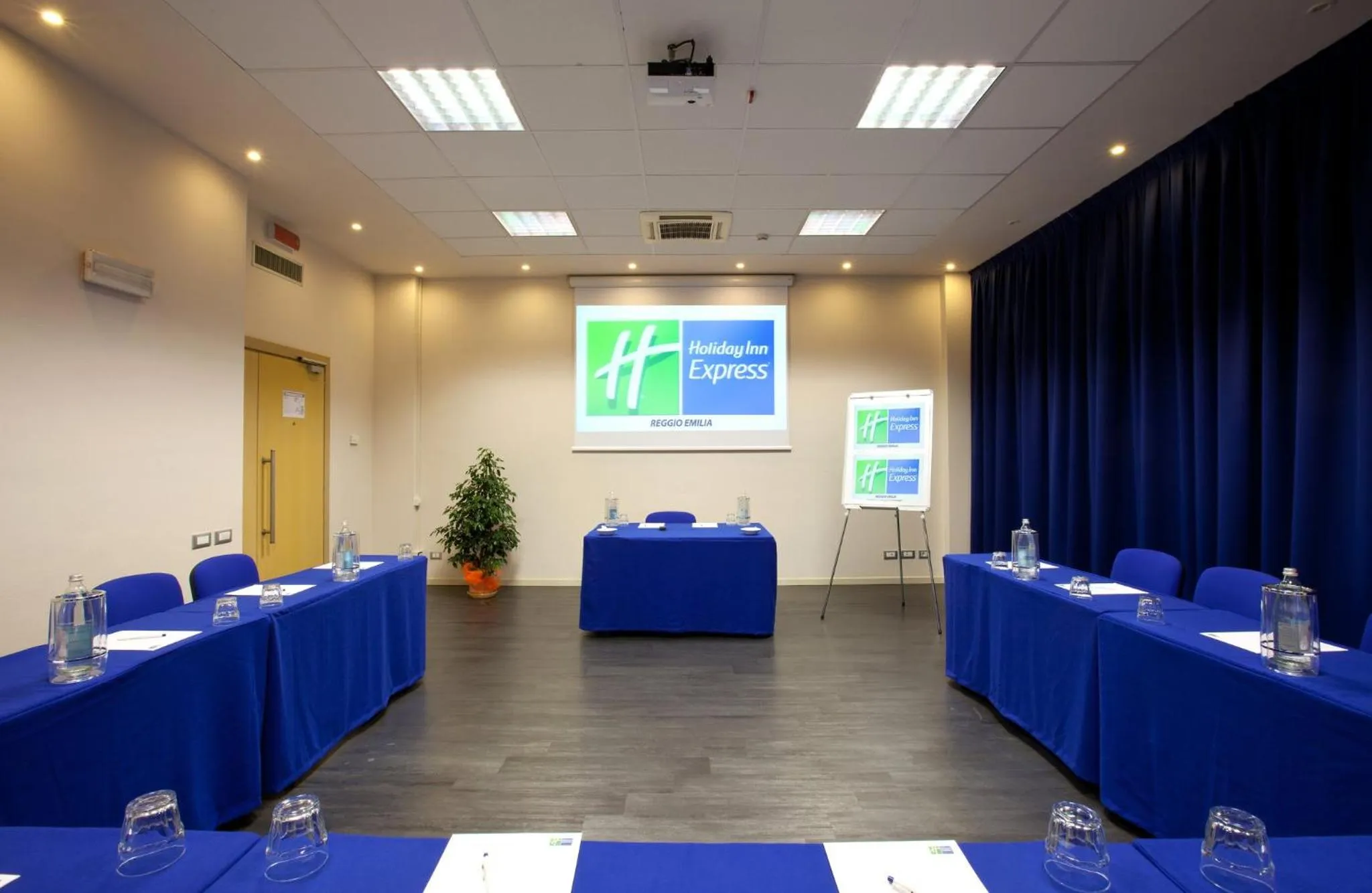 Meeting/conference room in Holiday Inn Express Reggio Emilia by IHG