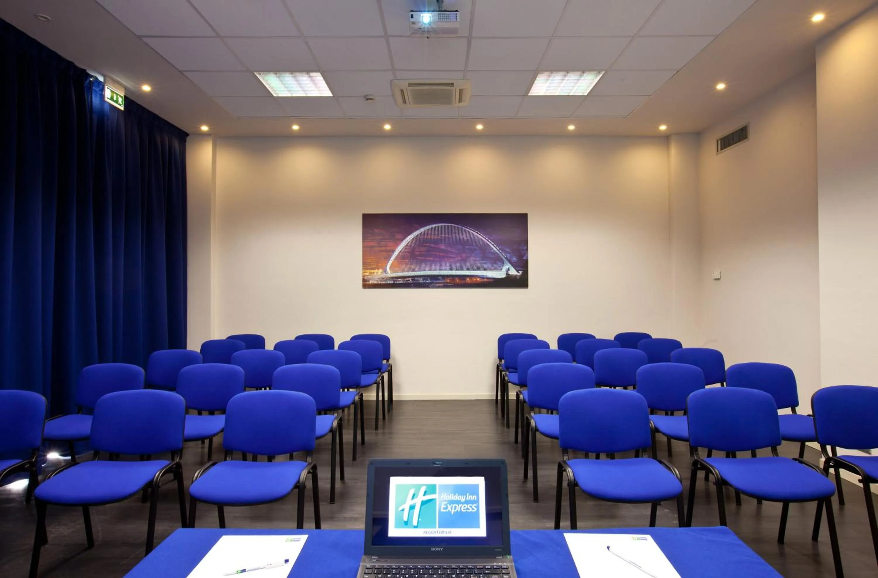 Meeting/conference room in Holiday Inn Express Reggio Emilia by IHG