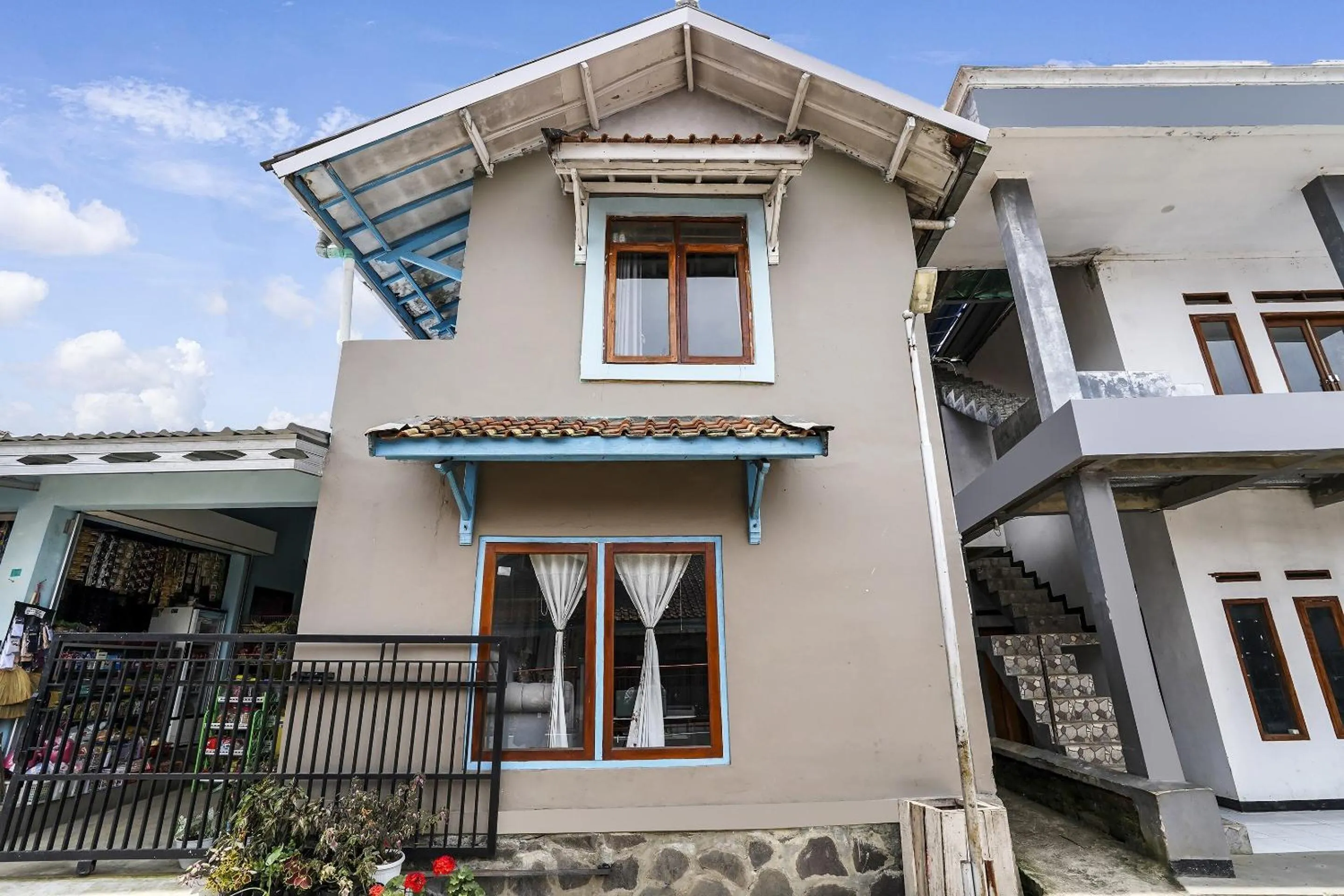 Facade/entrance in OYO Homes 91006 Eco Tourism Desa Cibodas Areng 5 Syariah