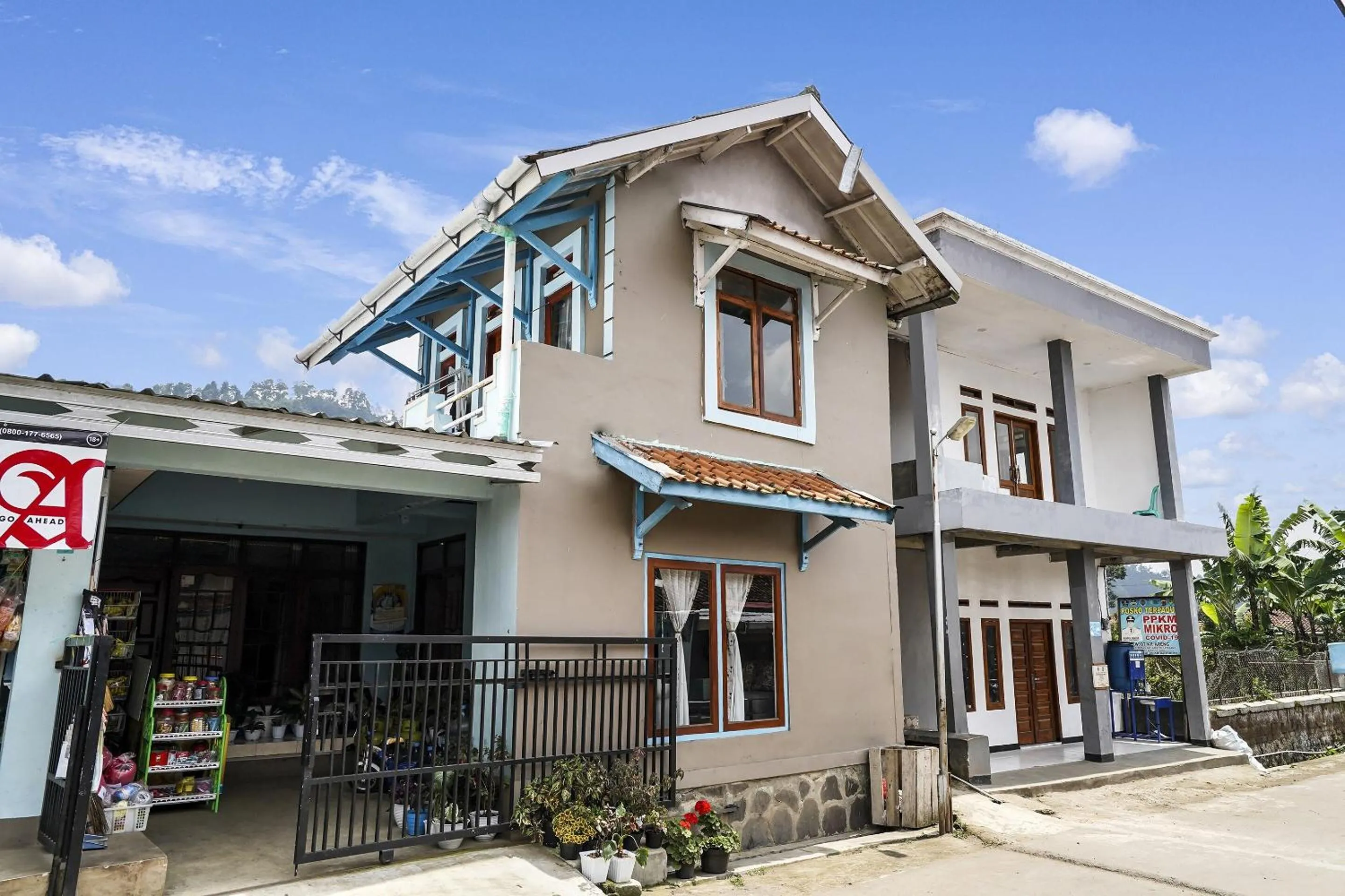 Facade/entrance in OYO Homes 91006 Eco Tourism Desa Cibodas Areng 5 Syariah