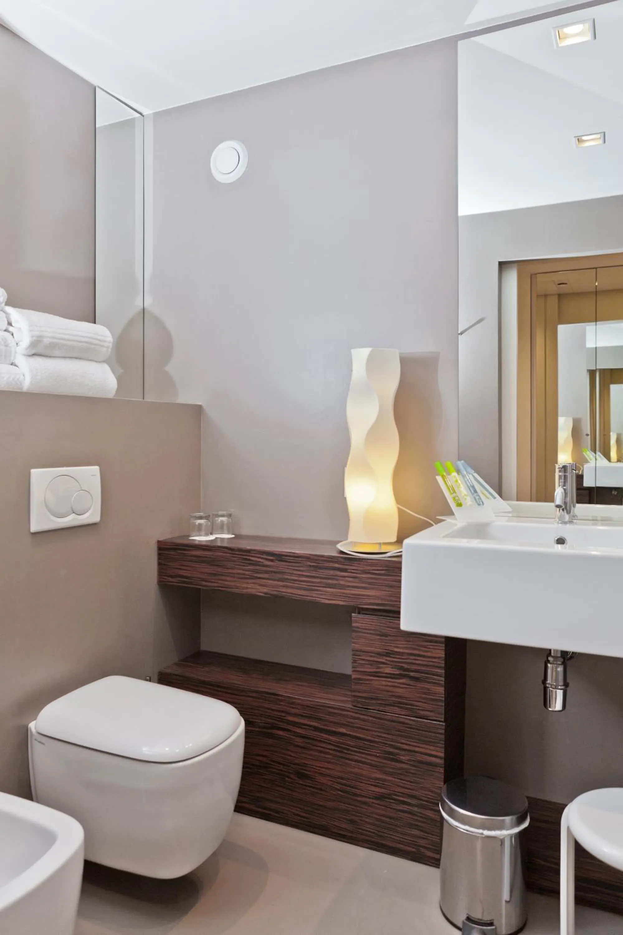 Toilet in Antony Hotel - Venice Airport