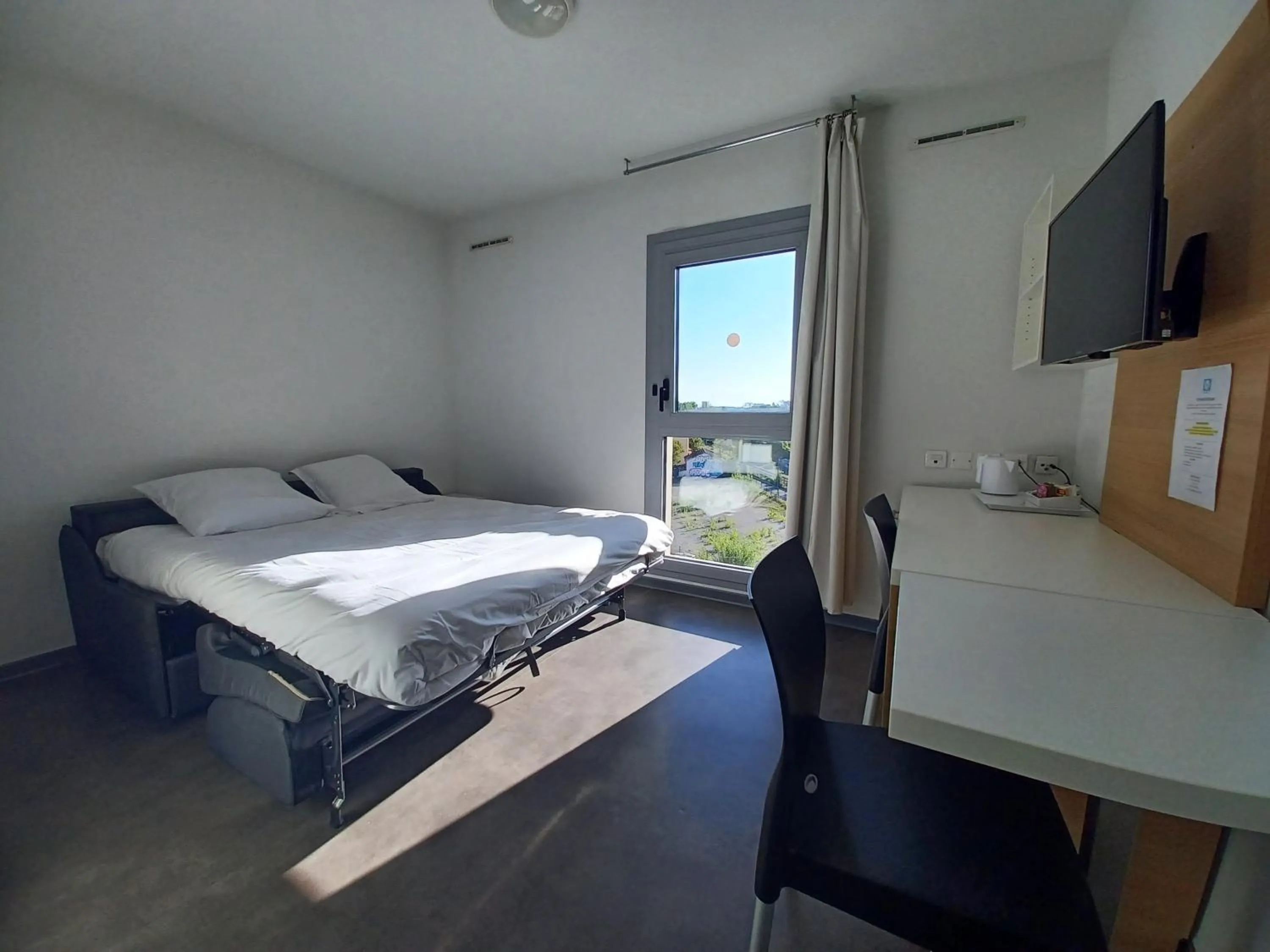 Bed in Apparteo Toulouse