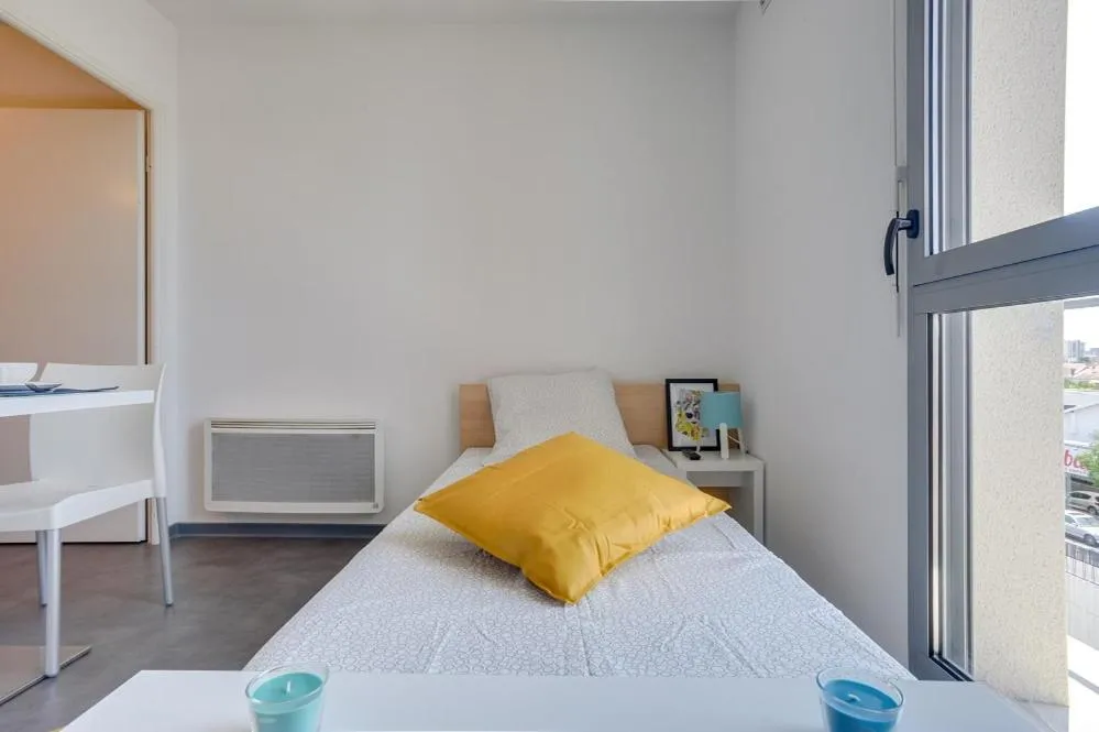Bed in Apparteo Toulouse