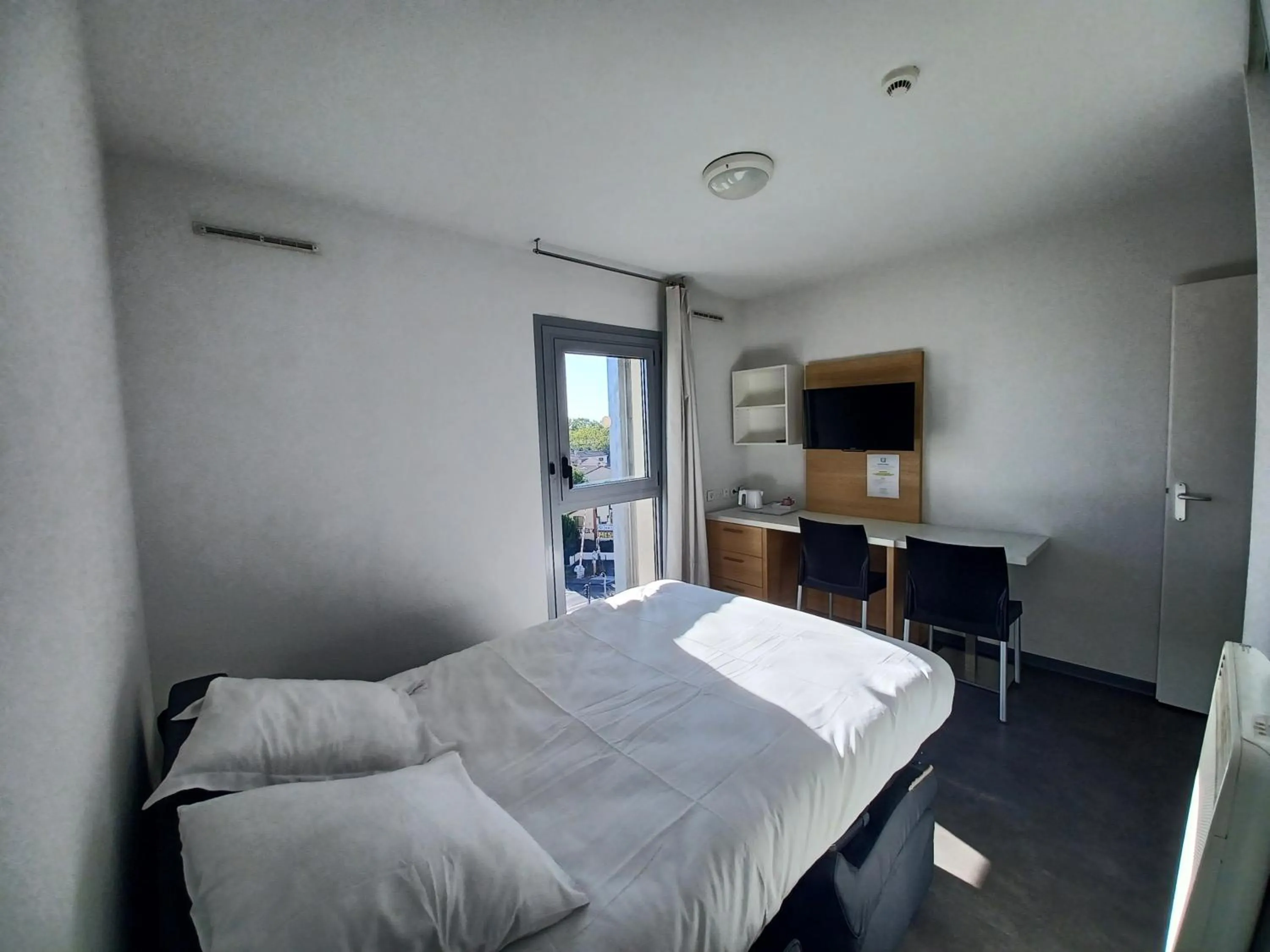 Bed in Apparteo Toulouse