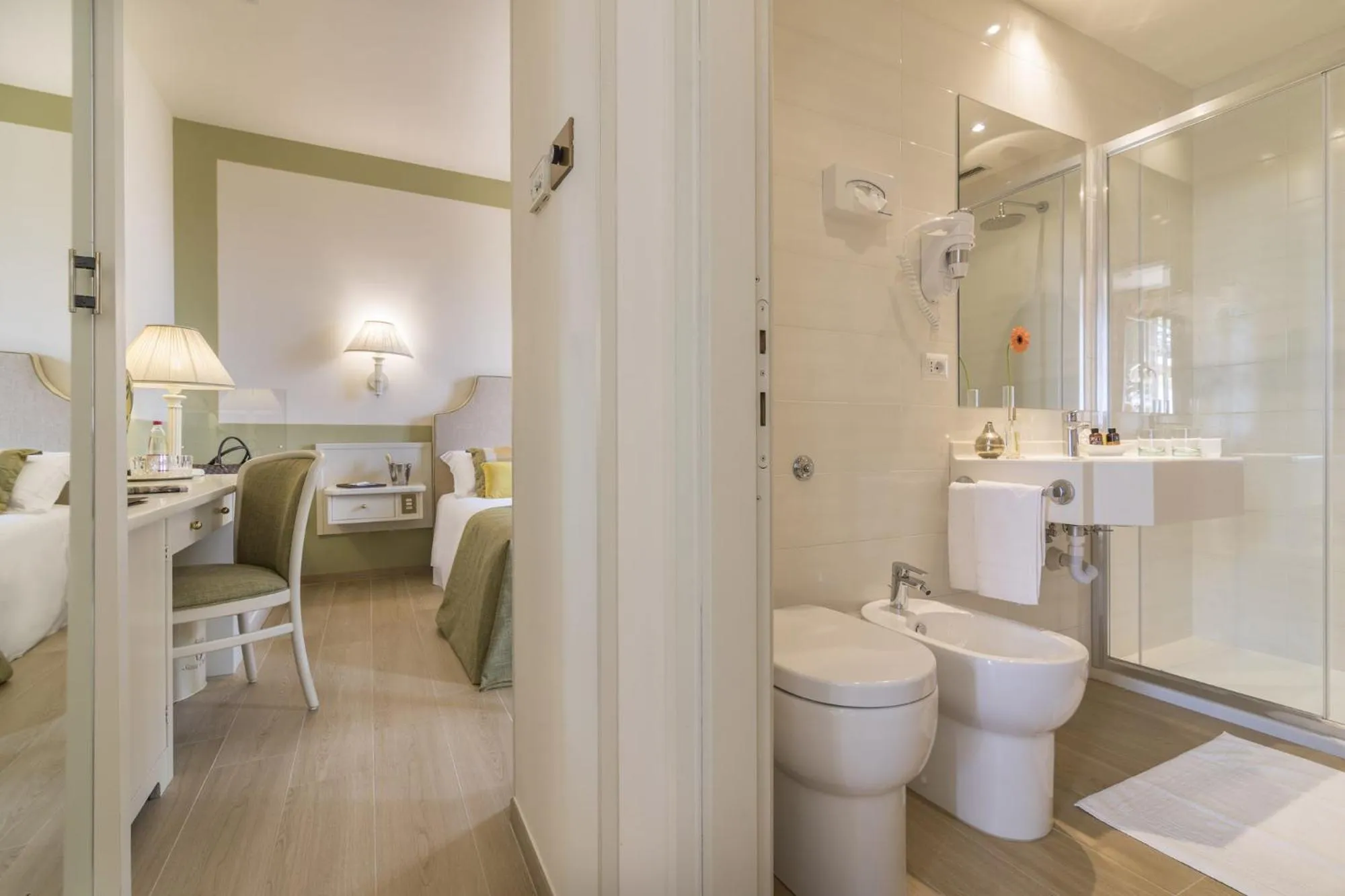 Shower in Relais Santa Chiara Hotel - Tuscany Charme