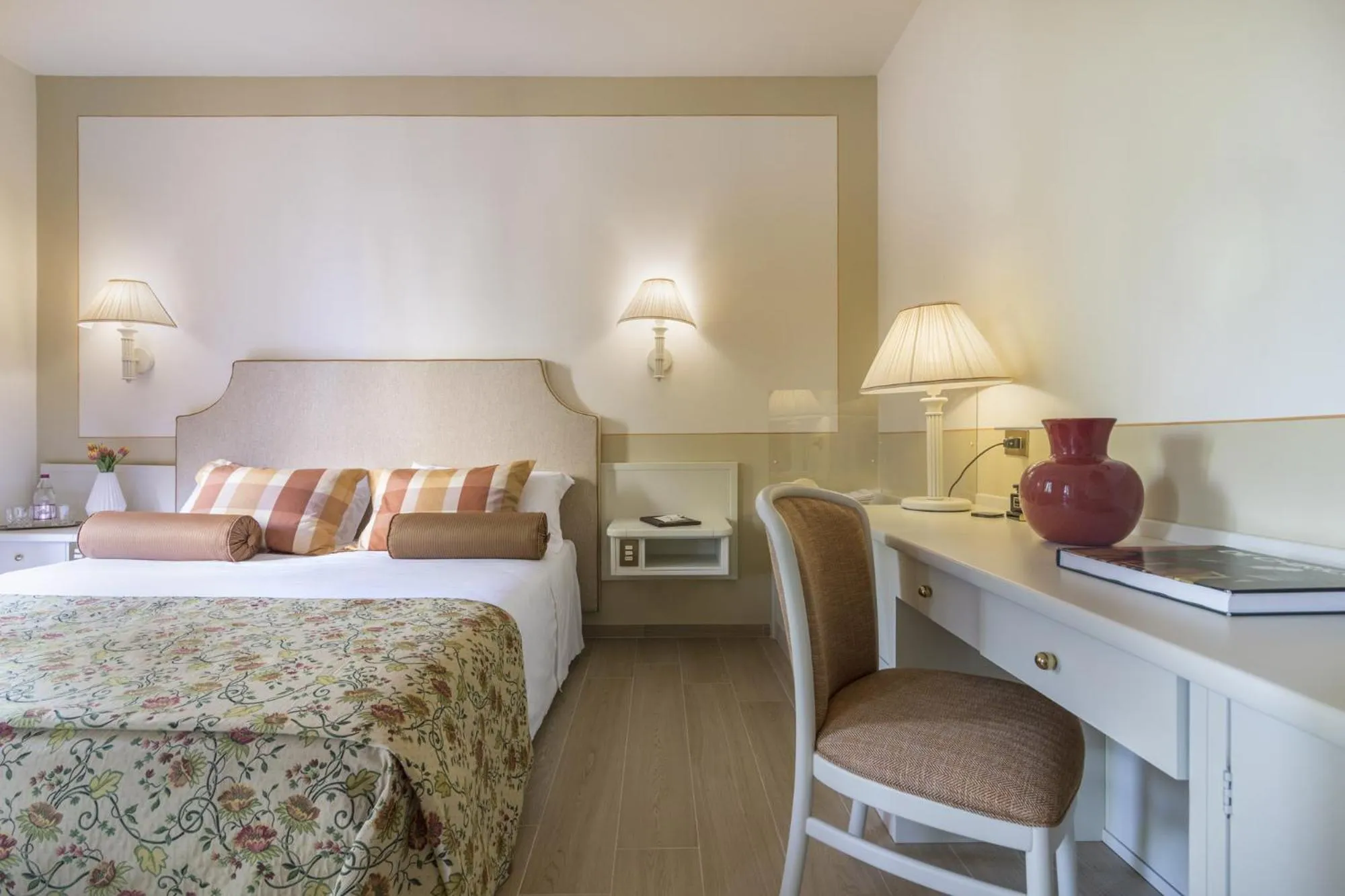 Bedroom, Bed in Relais Santa Chiara Hotel - Tuscany Charme