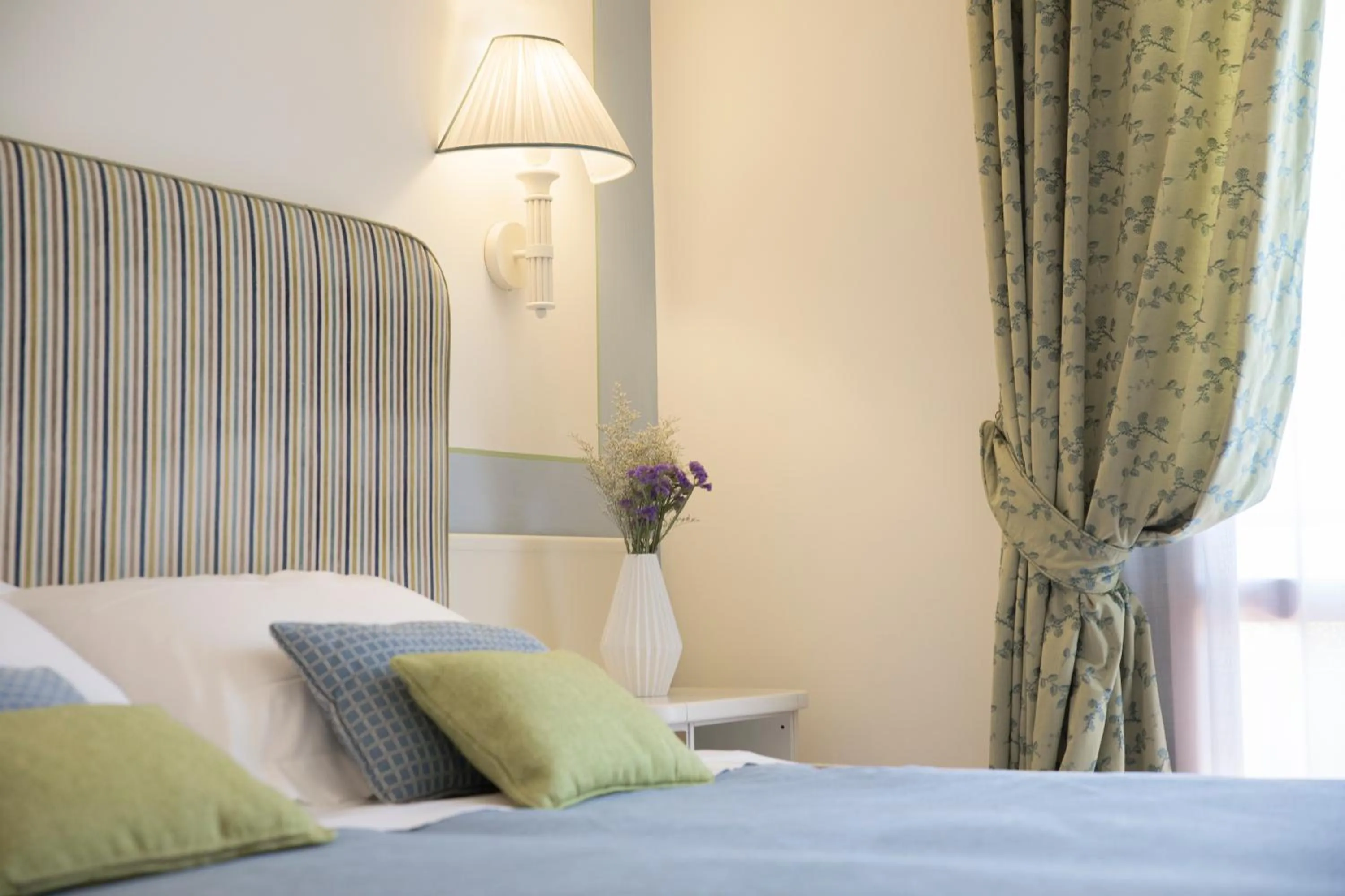 Decorative detail, Bed in Relais Santa Chiara Hotel - Tuscany Charme