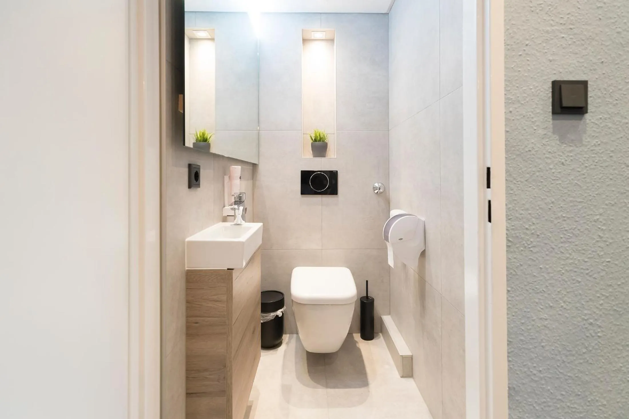 Toilet in Riverview Apartments by dasPaul