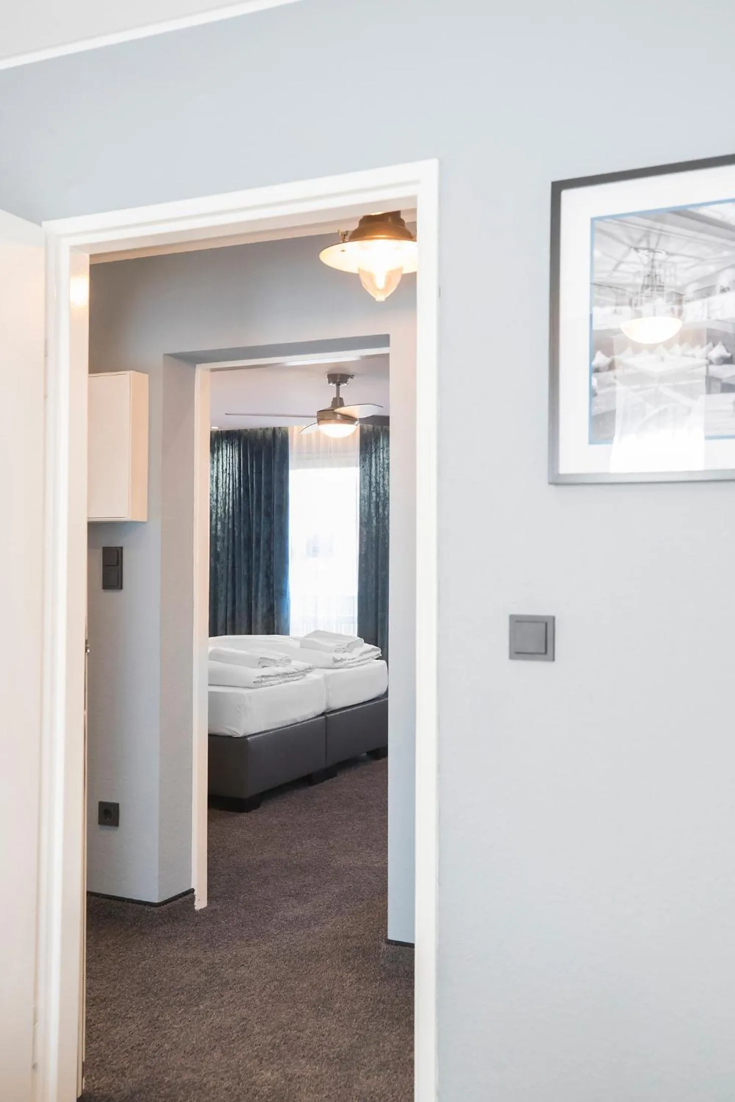 Photo of the whole room, Bed in Riverview Apartments by dasPaul