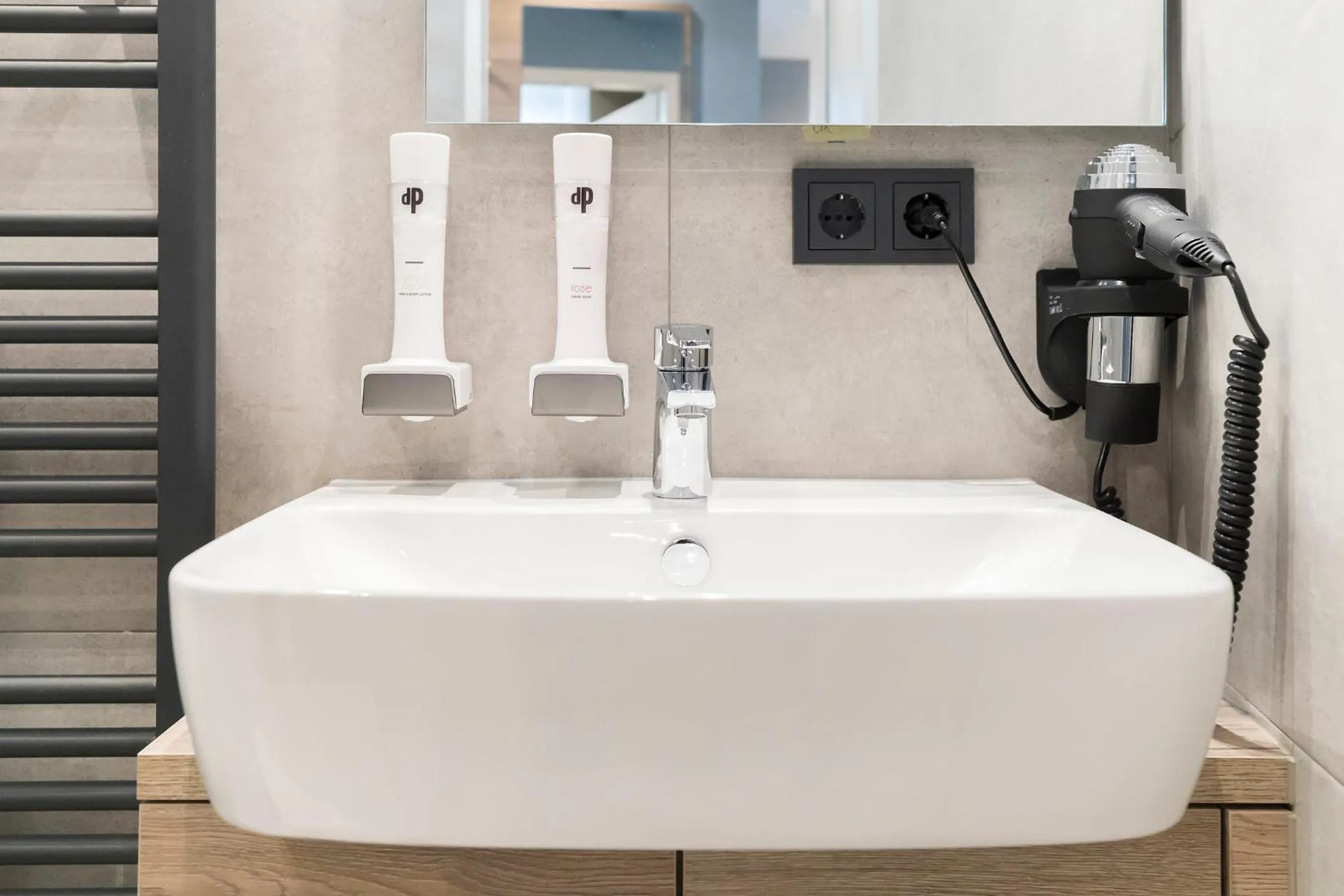 Bathroom in Riverview Apartments by dasPaul