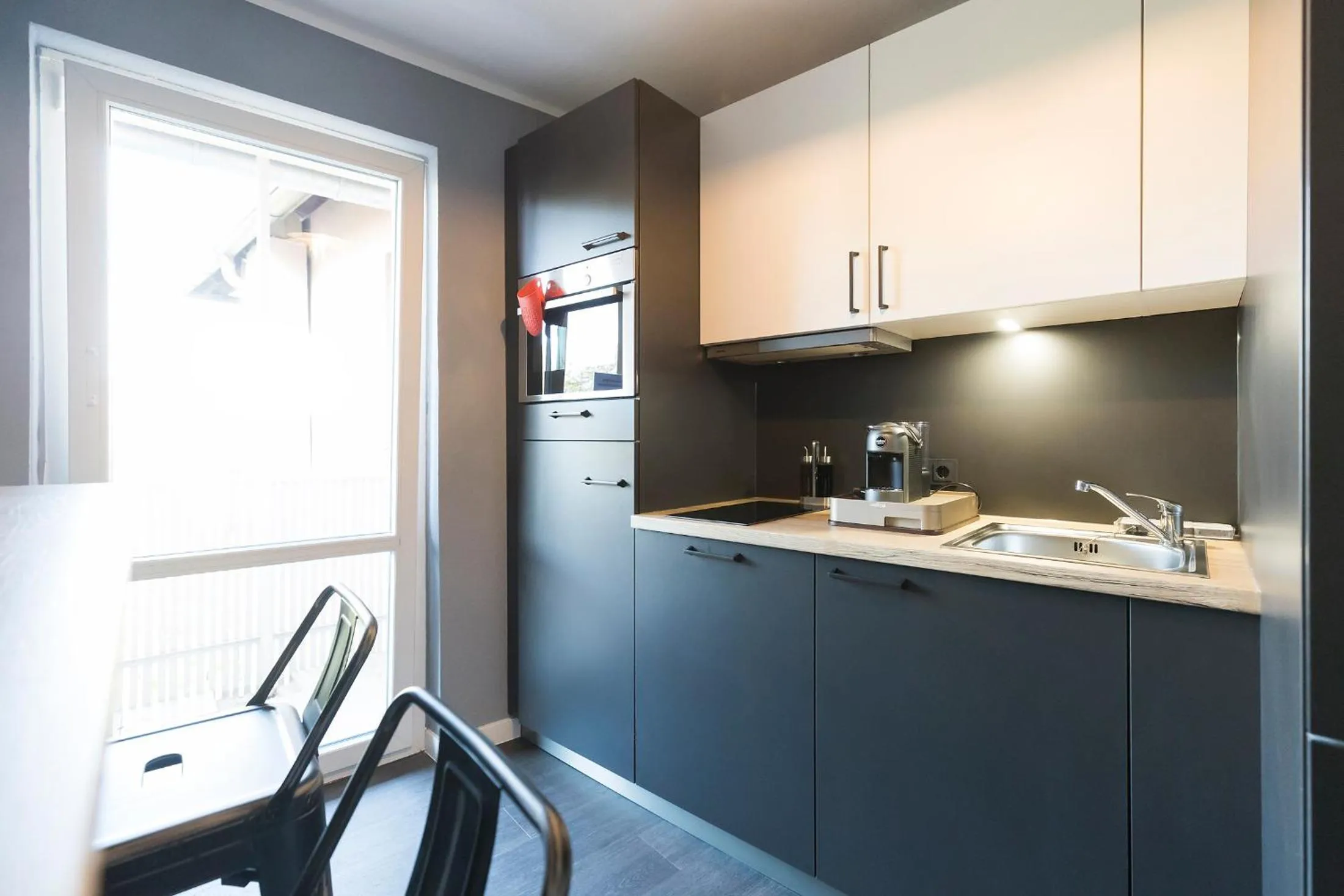 Kitchen or kitchenette in Riverview Apartments by dasPaul