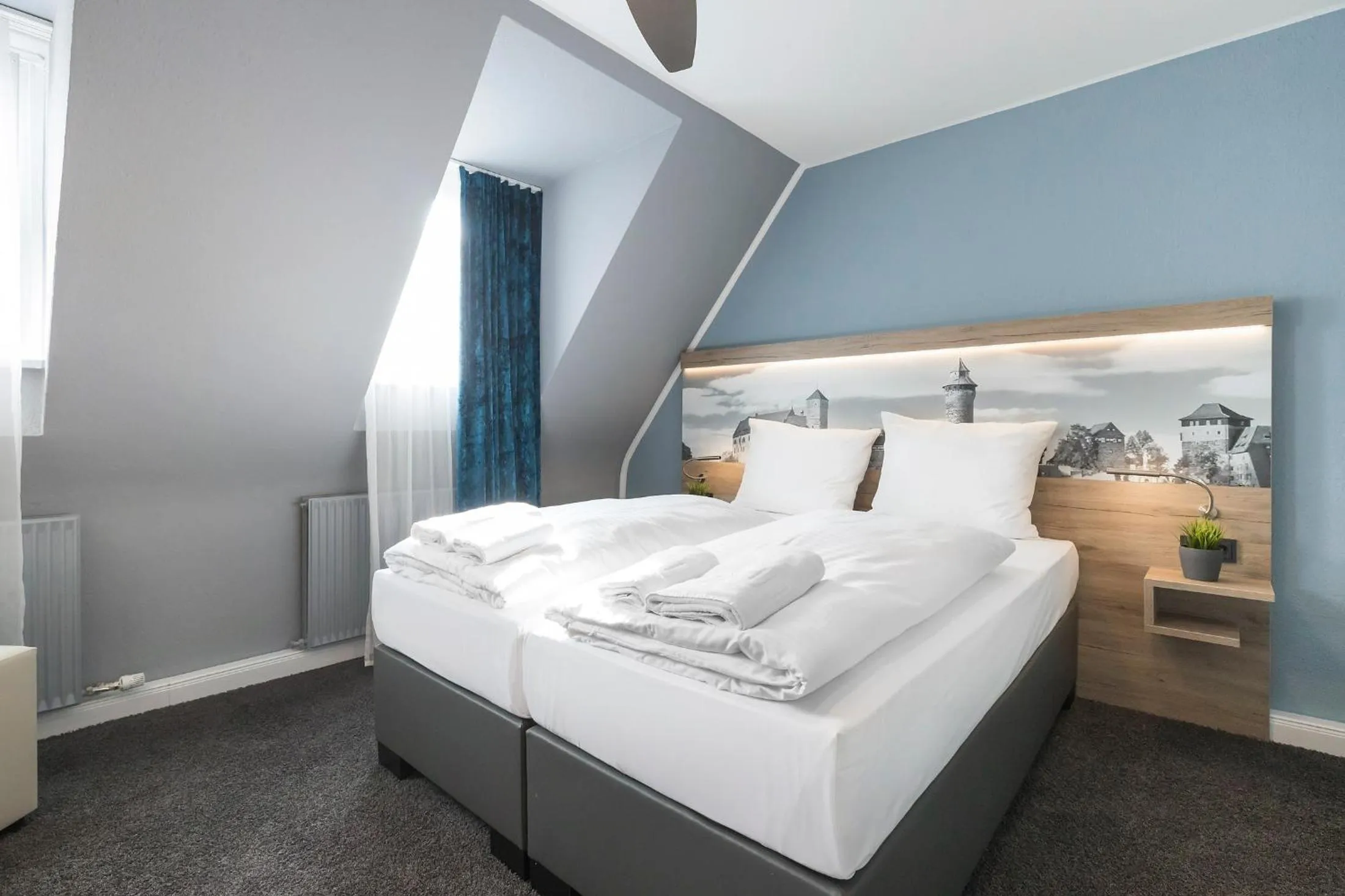 Photo of the whole room, Bed in Riverview Apartments by dasPaul