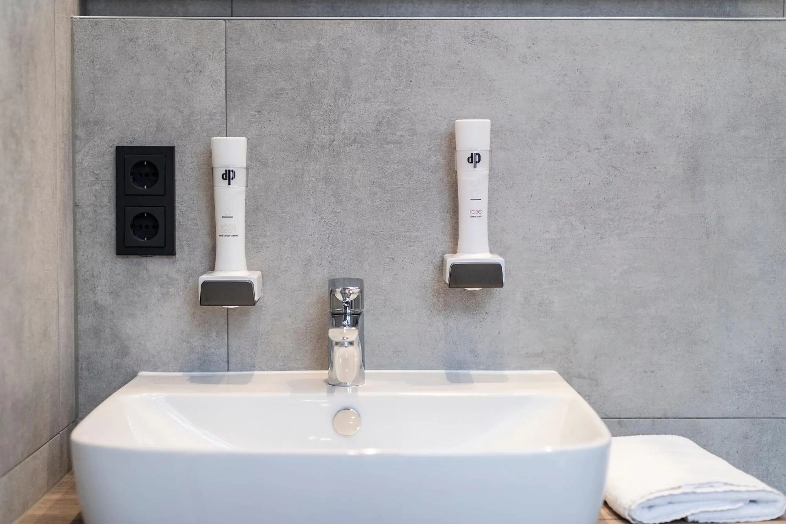 Bathroom in Riverview Apartments by dasPaul