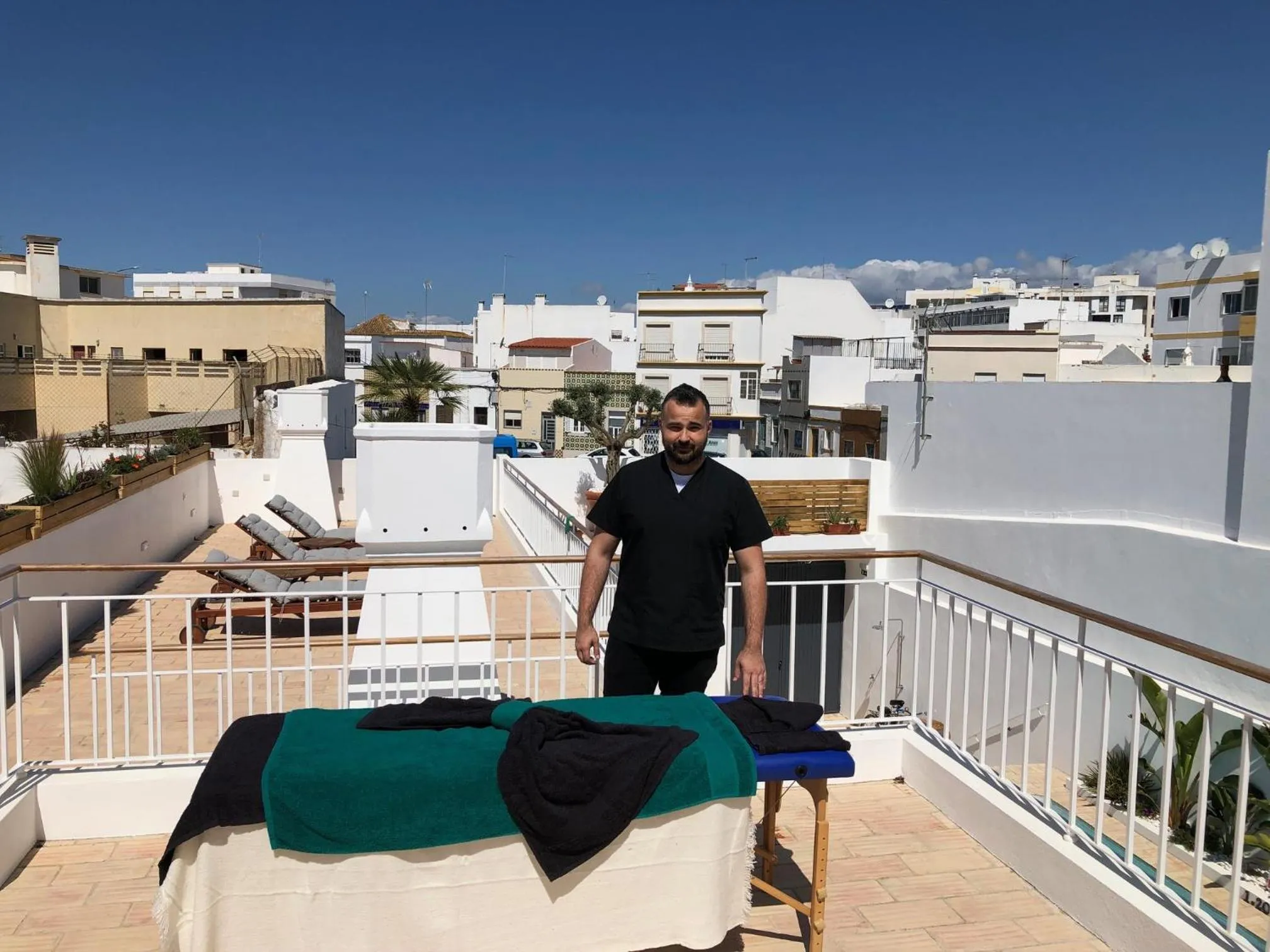 People in Casa Rosa Villa with Pool in Olhao Centre
