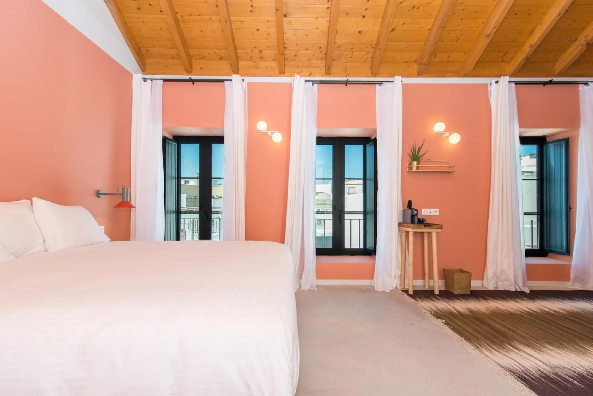 Bed in Casa Rosa Villa with Pool in Olhao Centre