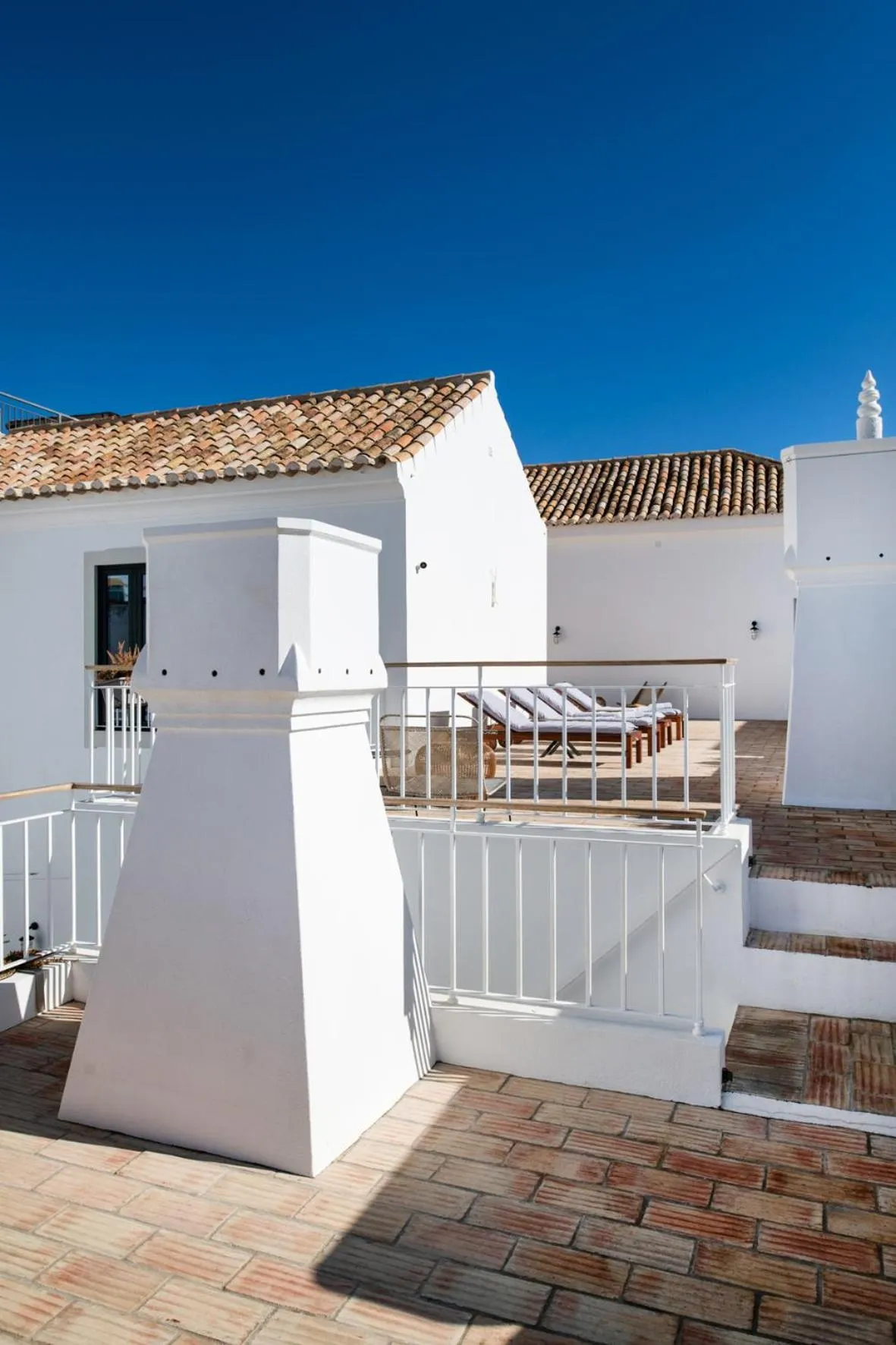 Property building in Casa Rosa Villa with Pool in Olhao Centre