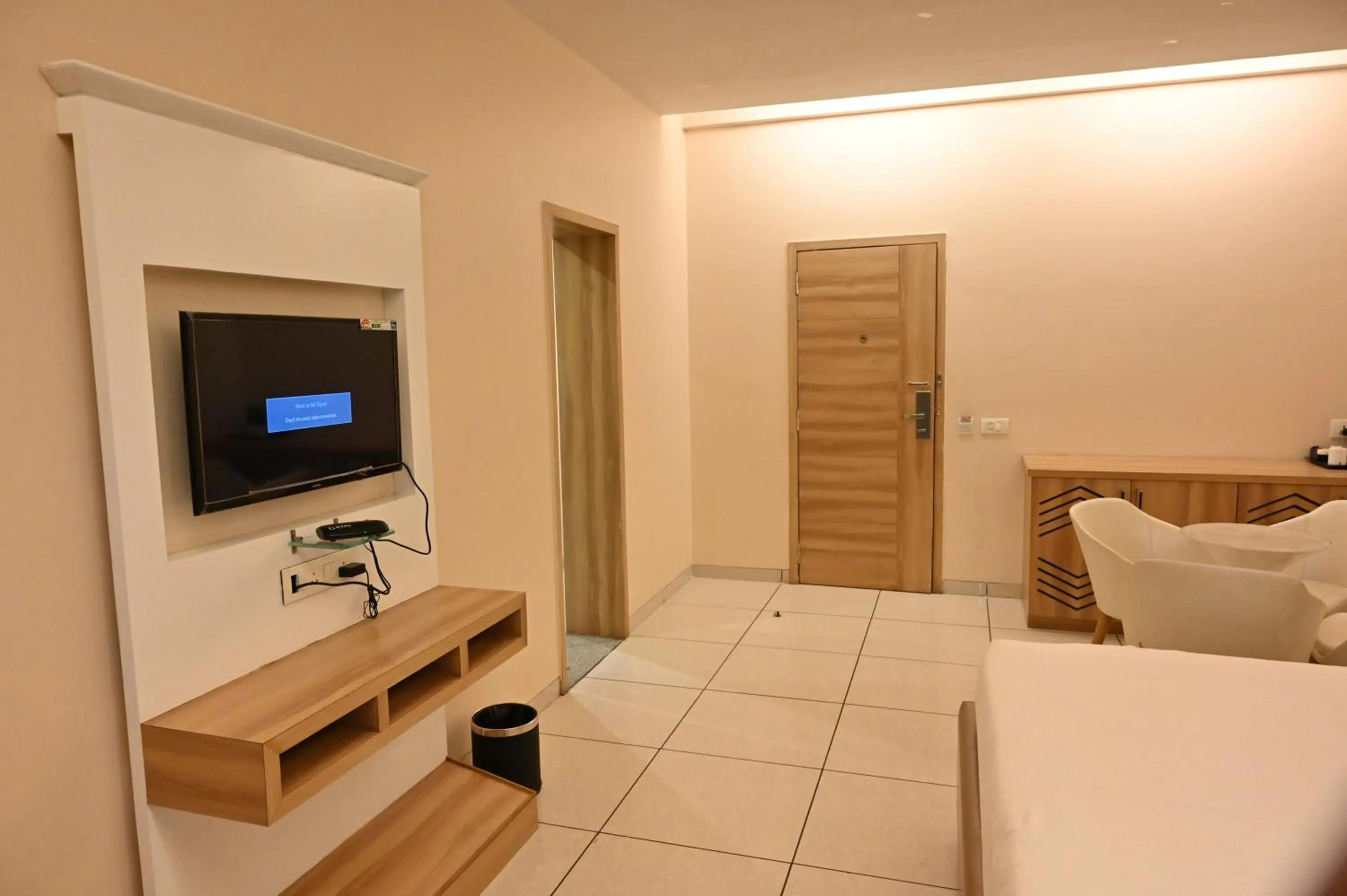 View (from property/room), Bed in Rang Lords Inn Bharuch