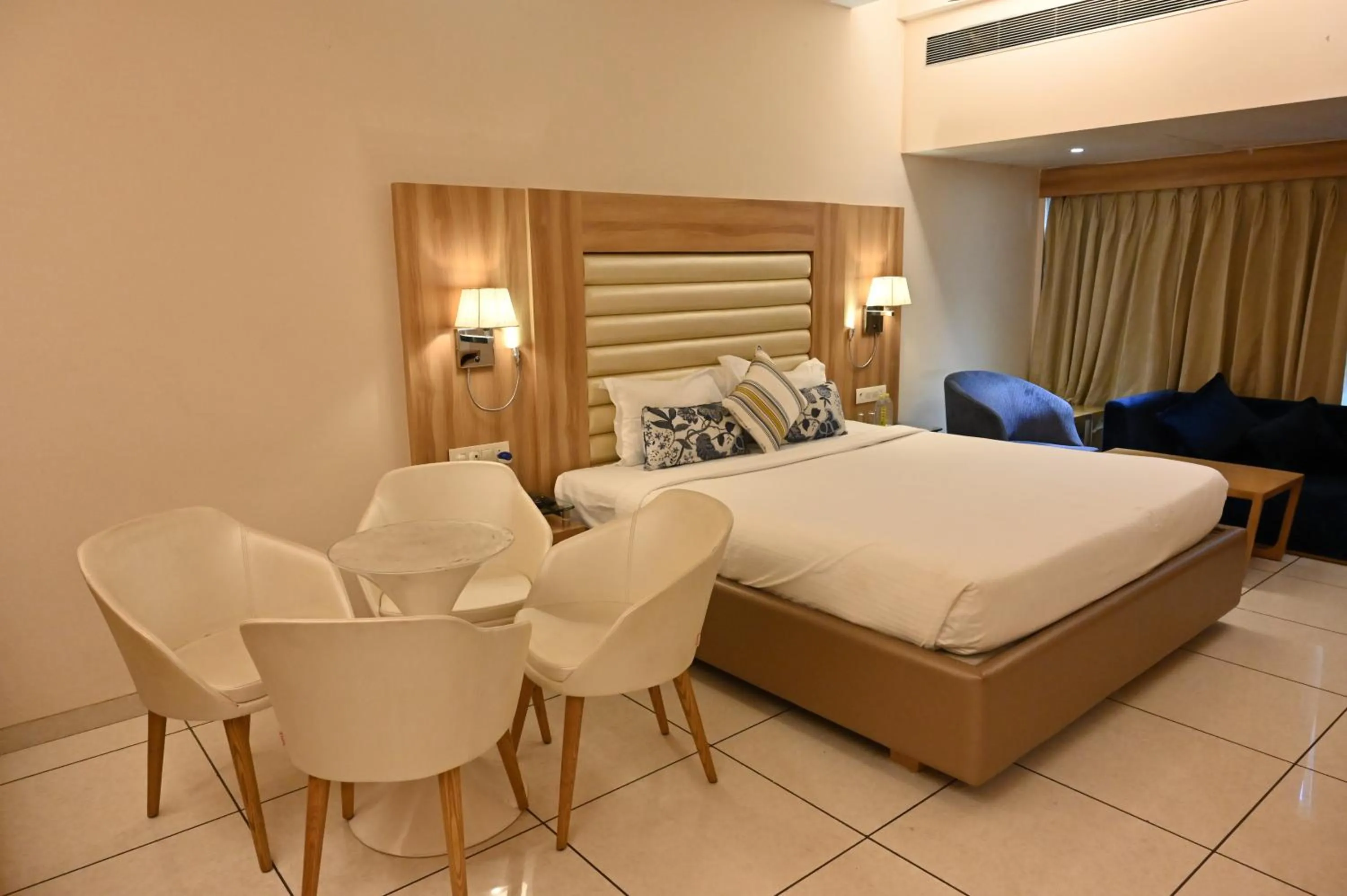 View (from property/room), Bed in Rang Lords Inn Bharuch