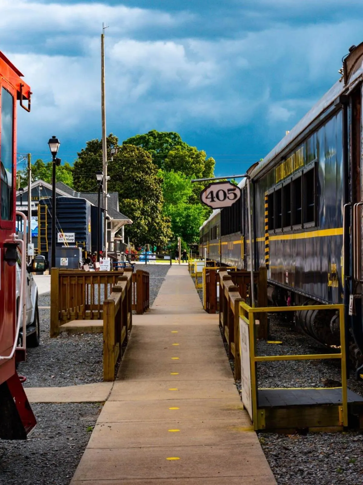 Log Cabin with Mountain View and Privacy