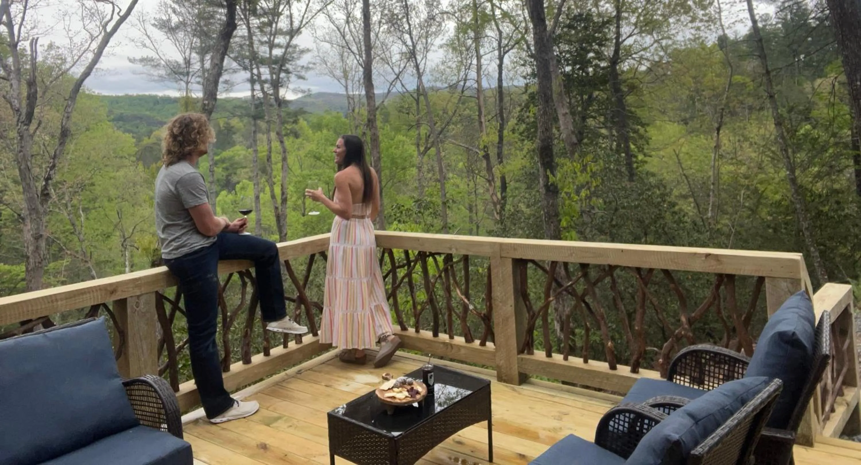 Log Cabin with Mountain View and Privacy