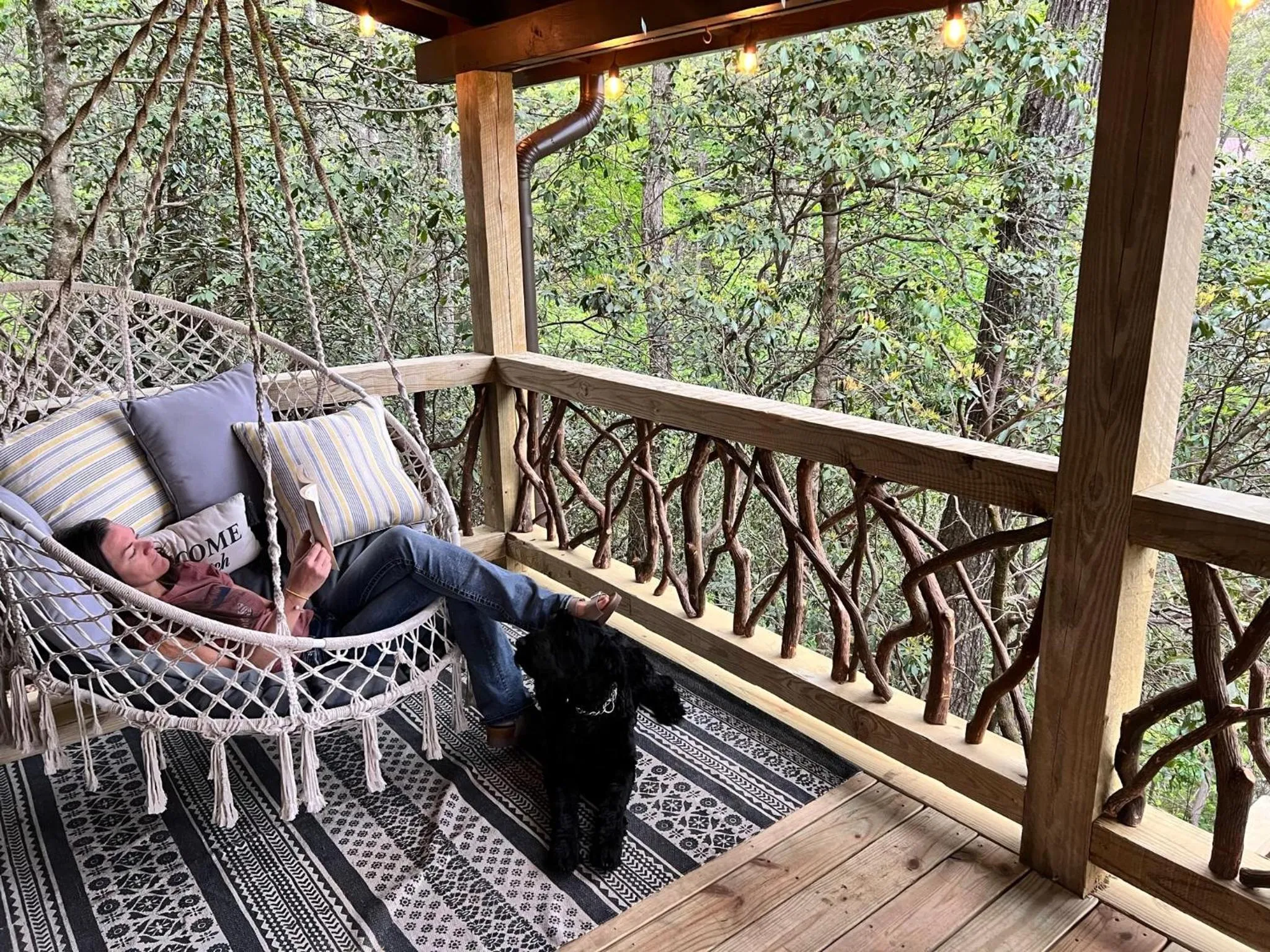 Log Cabin with Mountain View and Privacy