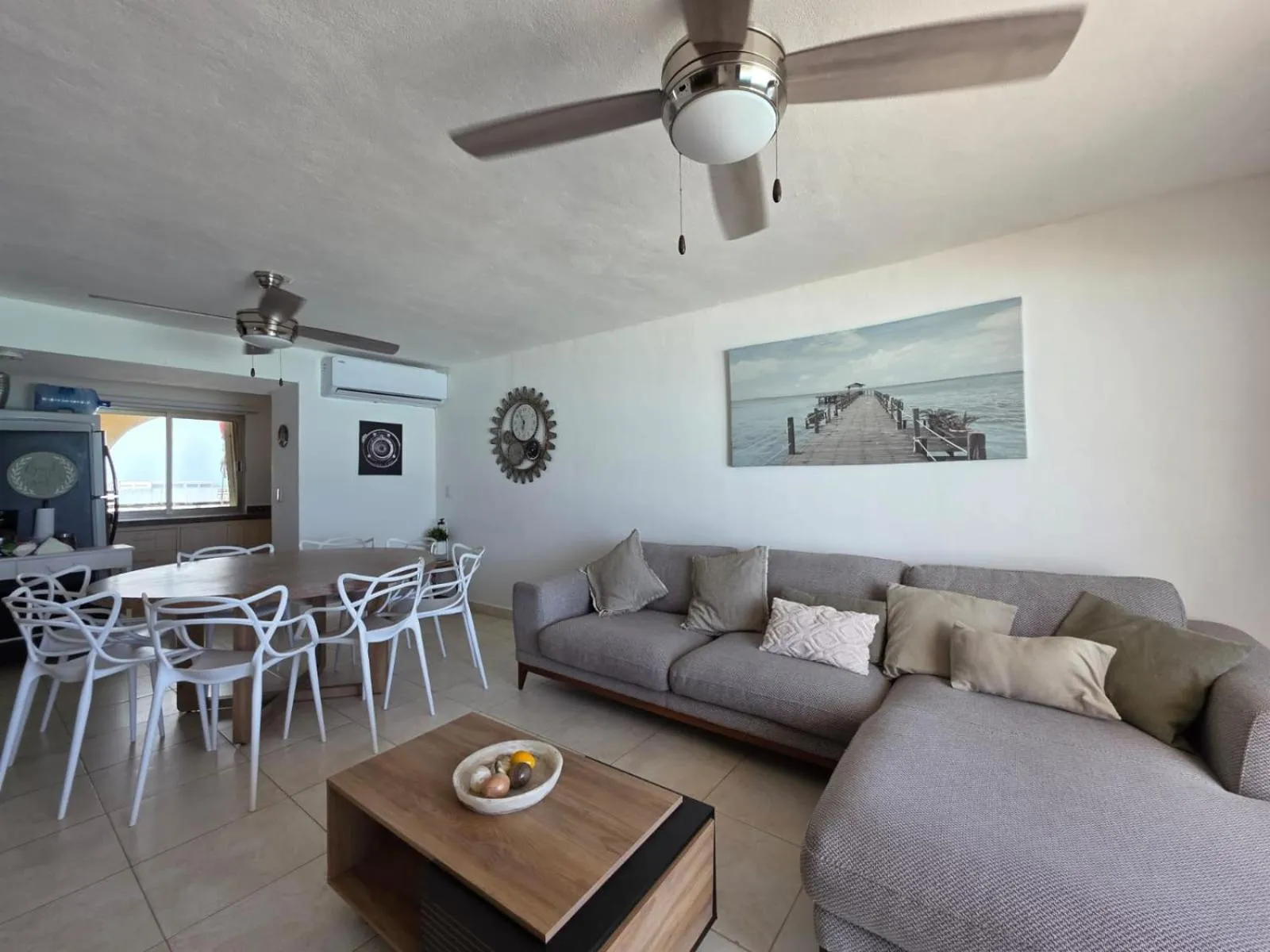 Living room in Perfect vacation getaway,Ocean View,Wifi, Beach