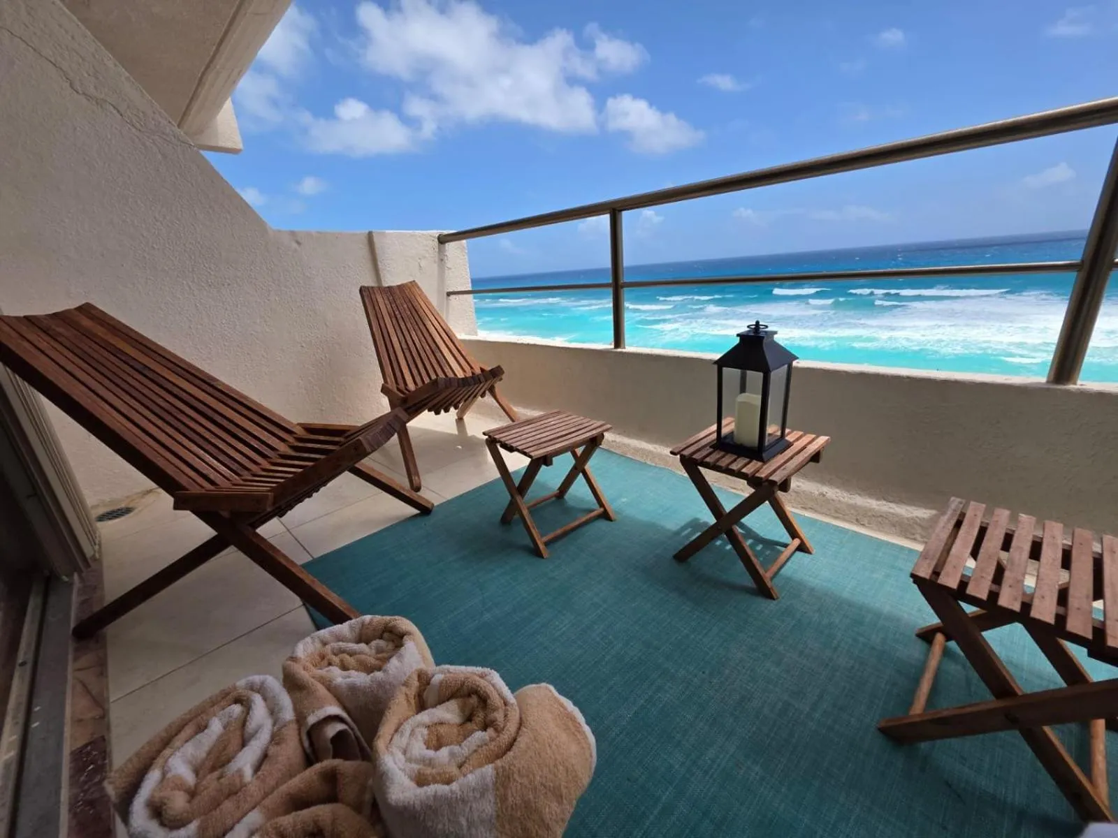 Balcony/Terrace in Perfect vacation getaway,Ocean View,Wifi, Beach