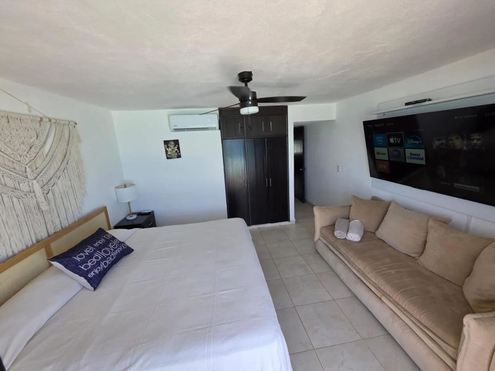 Bedroom, Bed in Perfect vacation getaway,Ocean View,Wifi, Beach