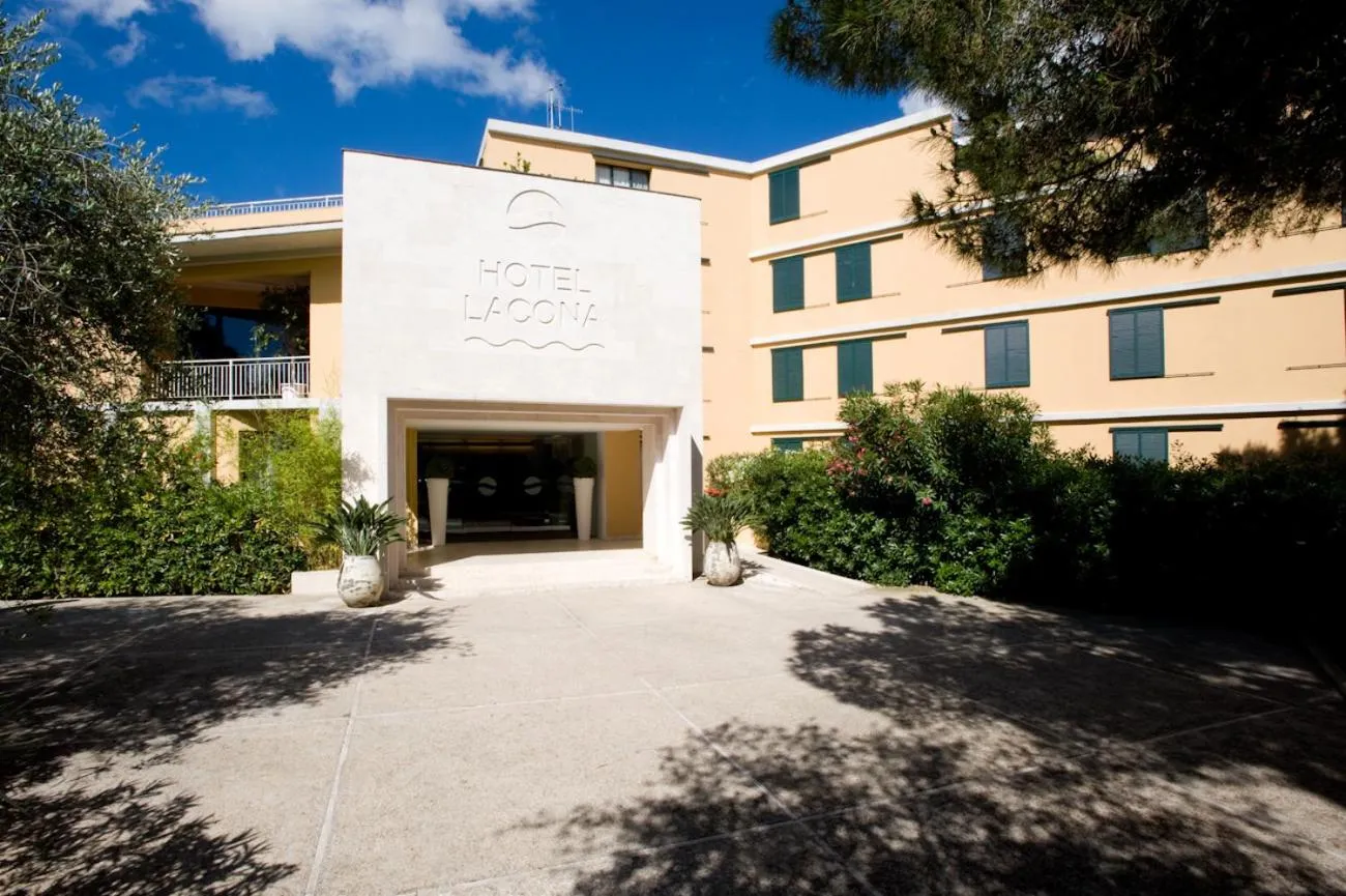 Facade/entrance in Hotel Club Lacona