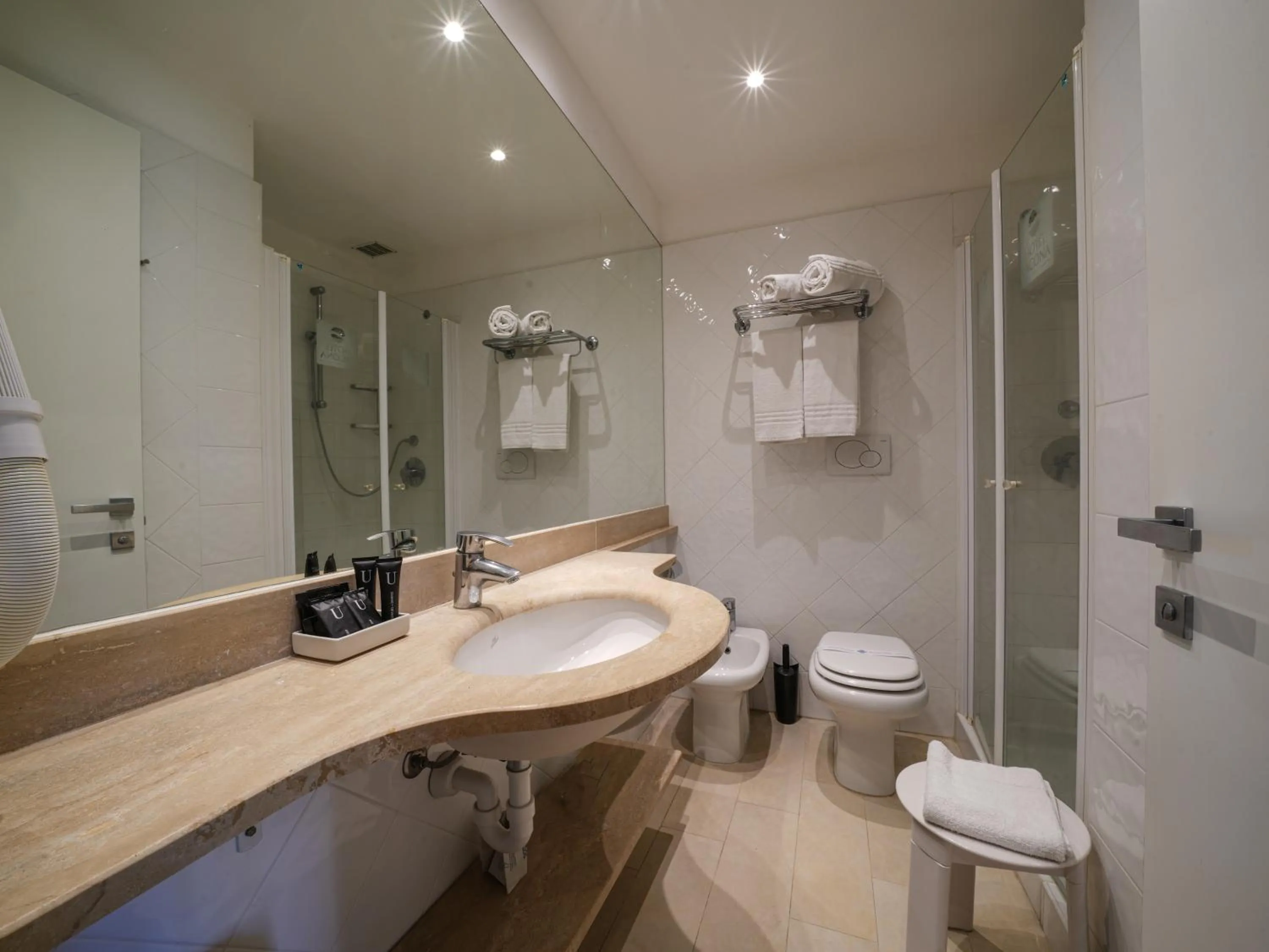 Bathroom in Hotel Club Lacona