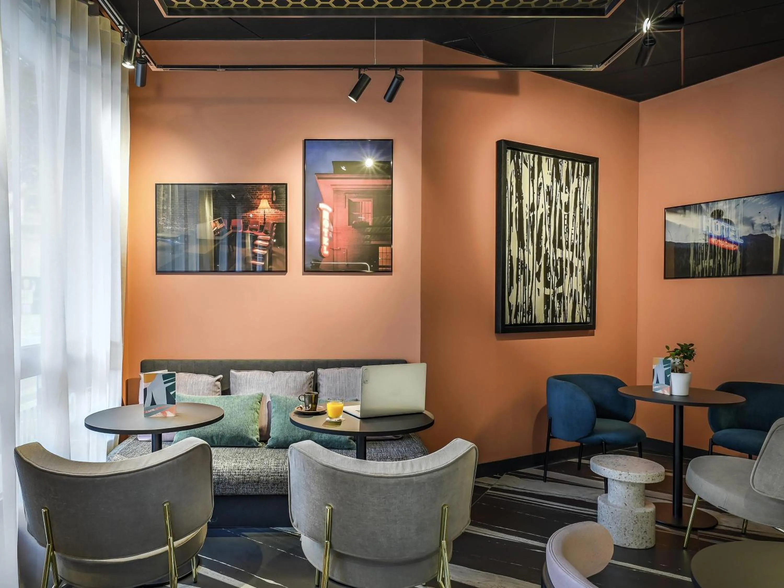 Restaurant/places to eat in Tribe Paris La Defense Esplanade