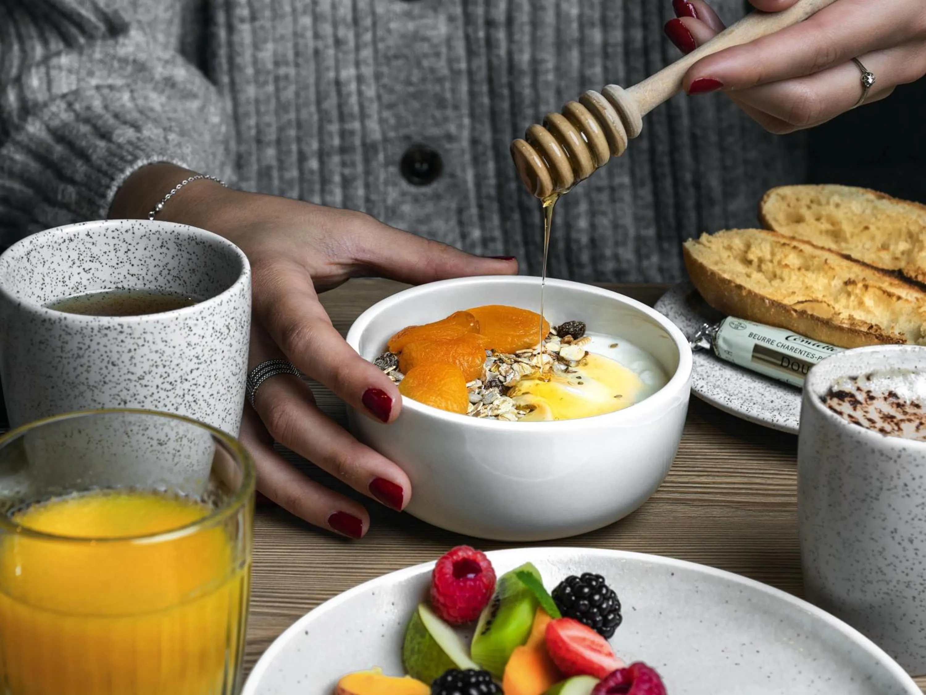 Breakfast in Tribe Paris La Defense Esplanade