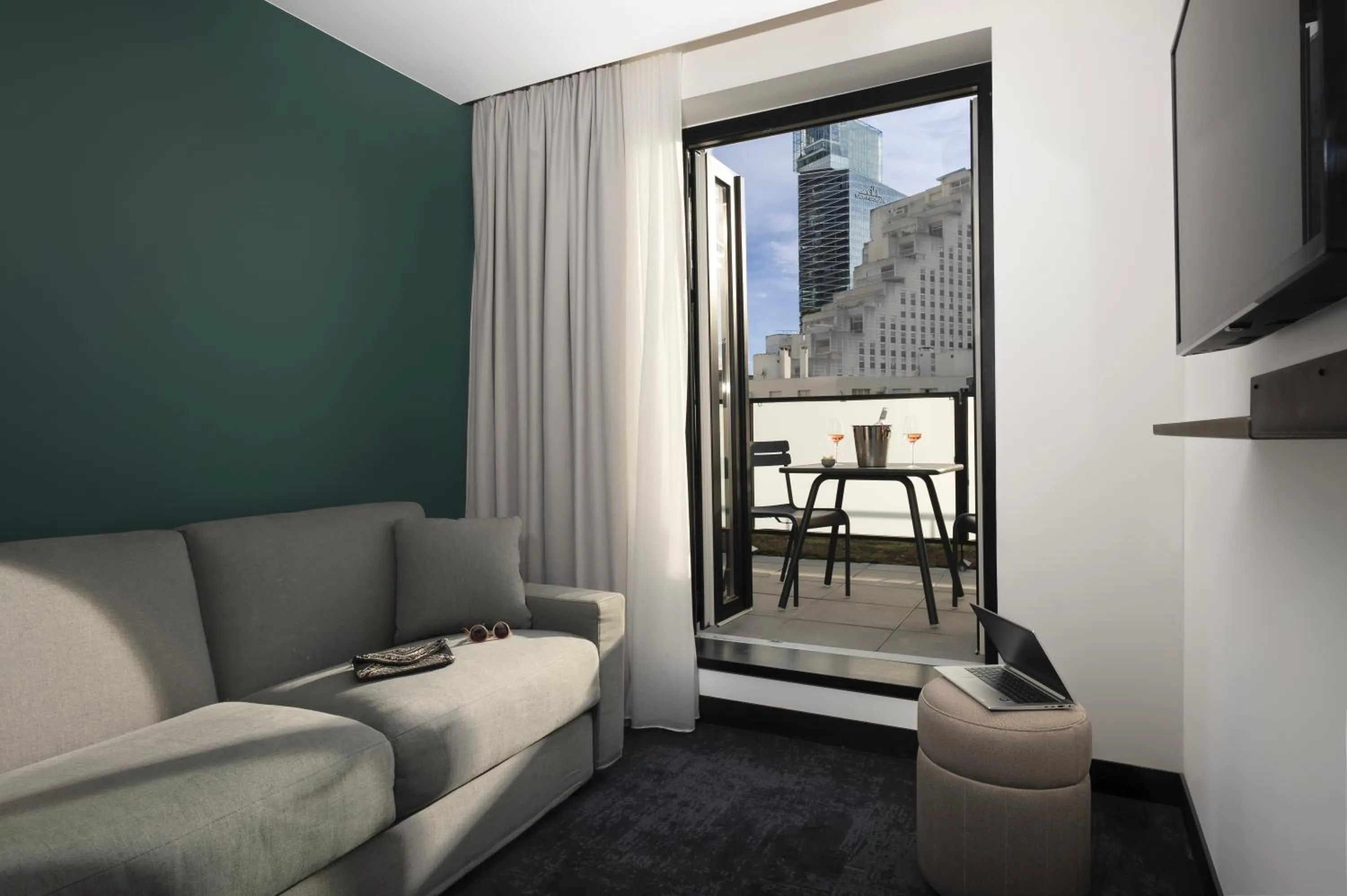 Tribe Paris La Defense Esplanade