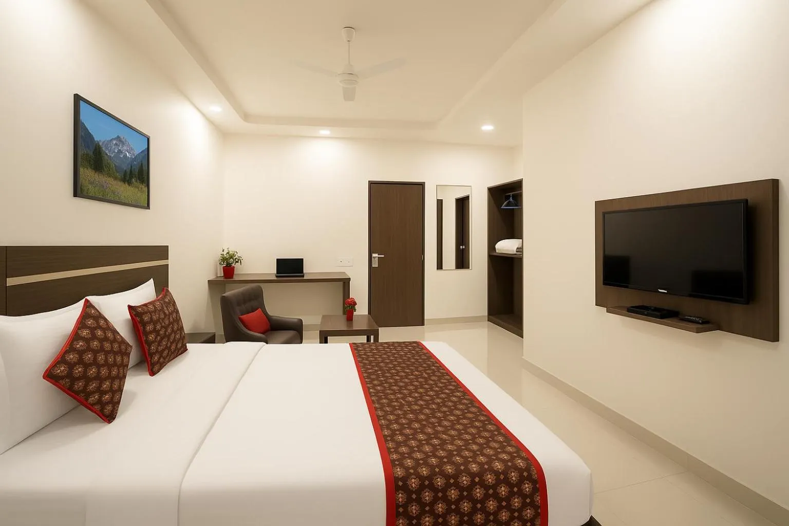 Photo of the whole room, Bed in Compact Tea Square