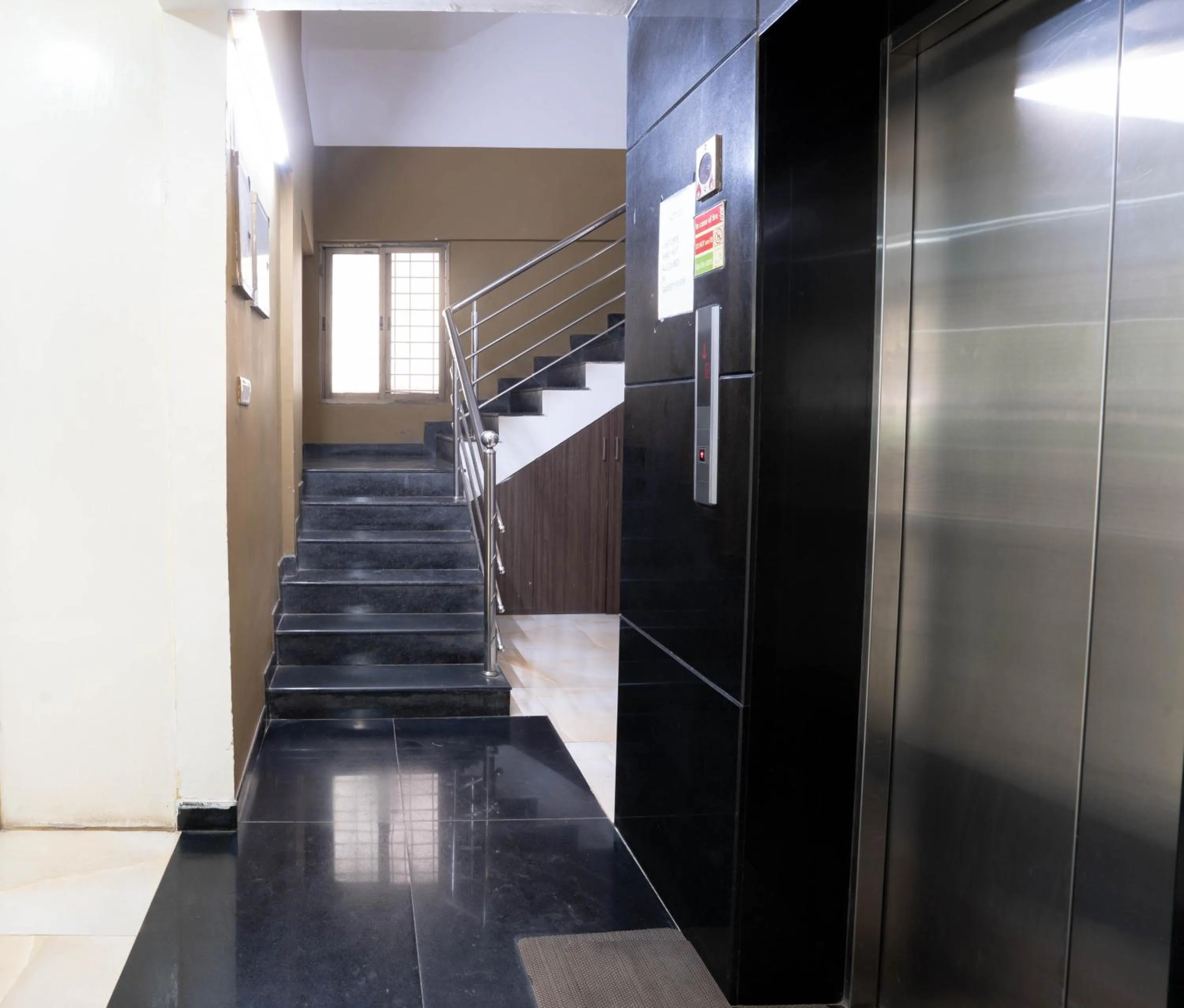 elevator in Compact Tea Square