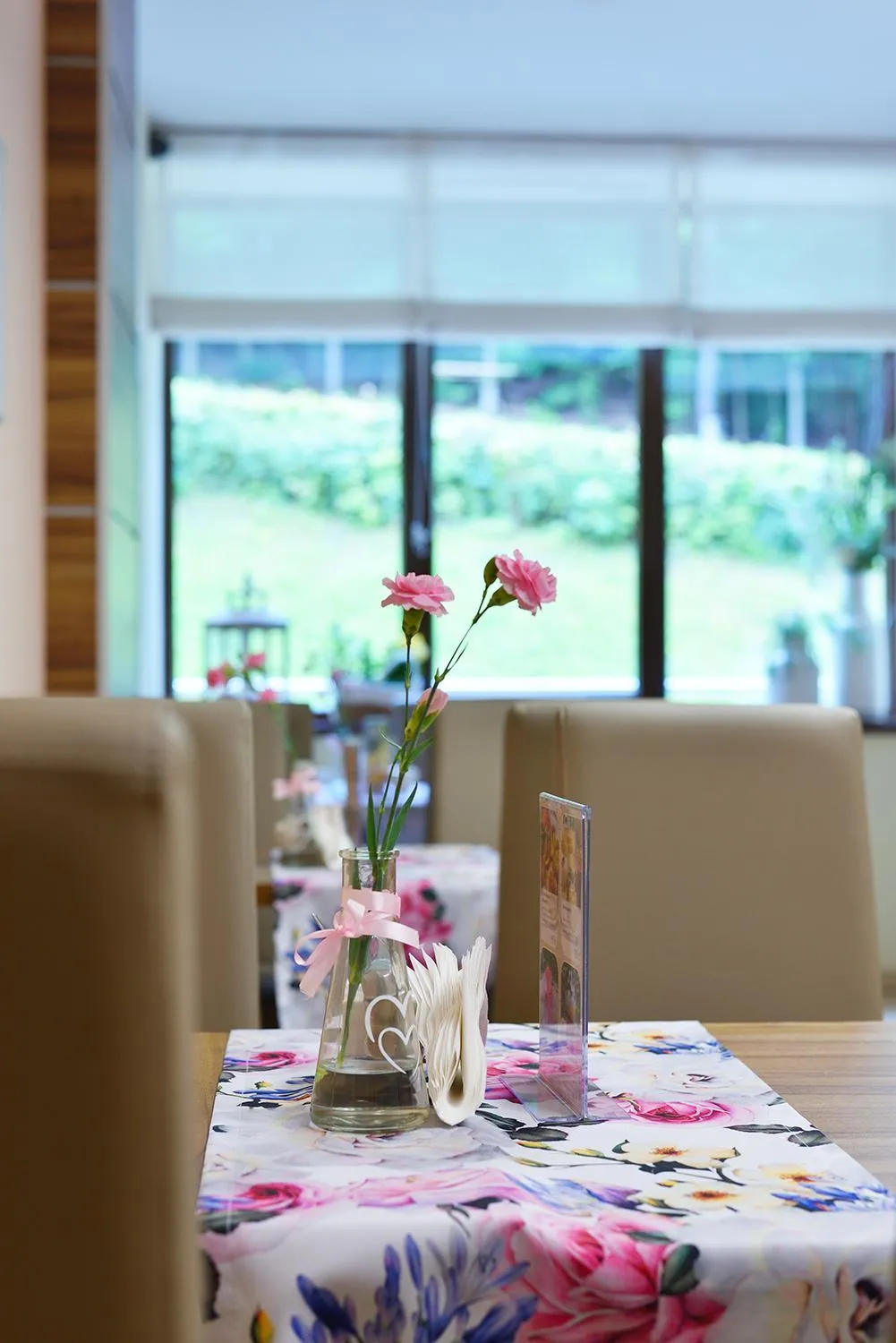 Restaurant/places to eat in Hotel Podium