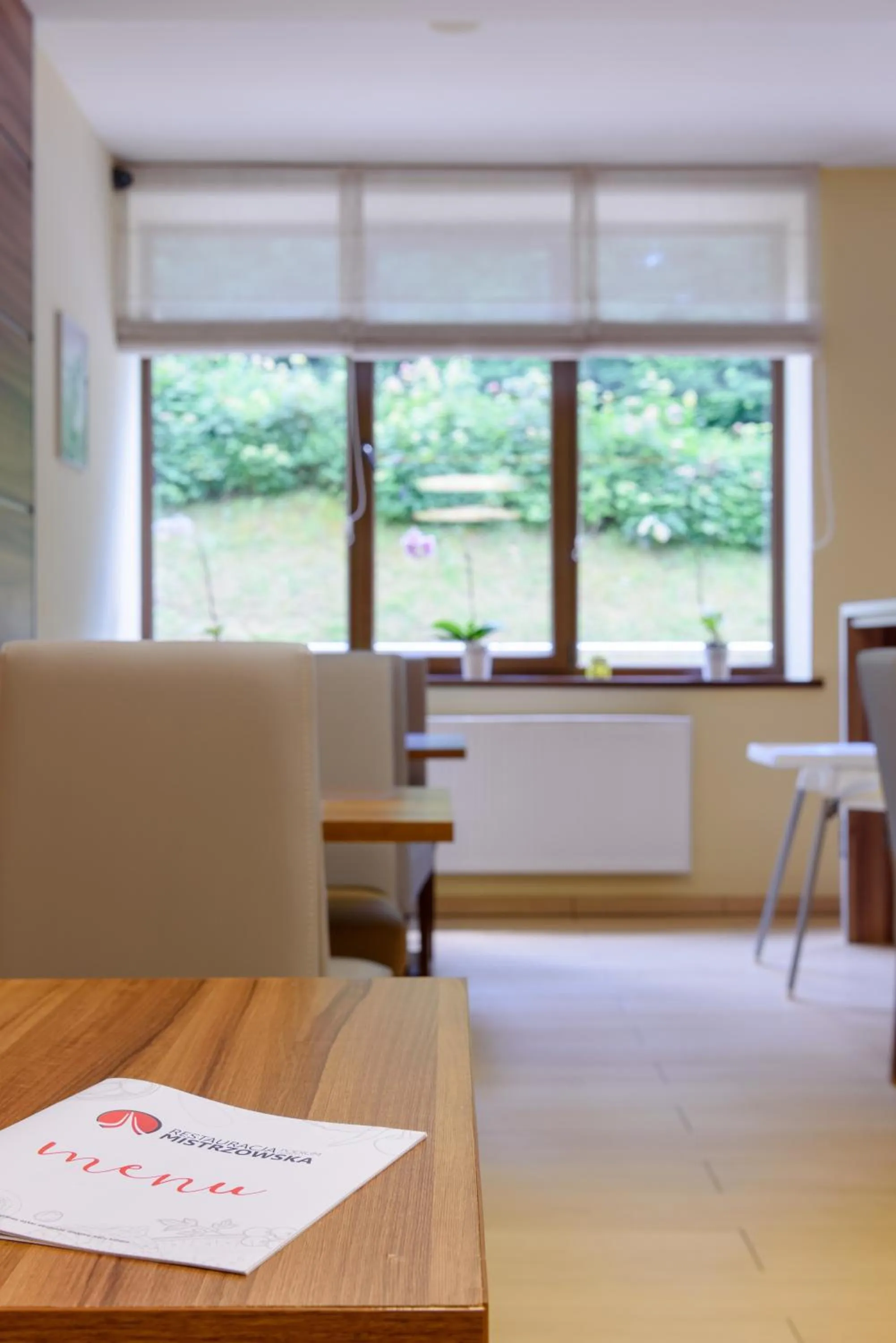 Restaurant/places to eat in Hotel Podium