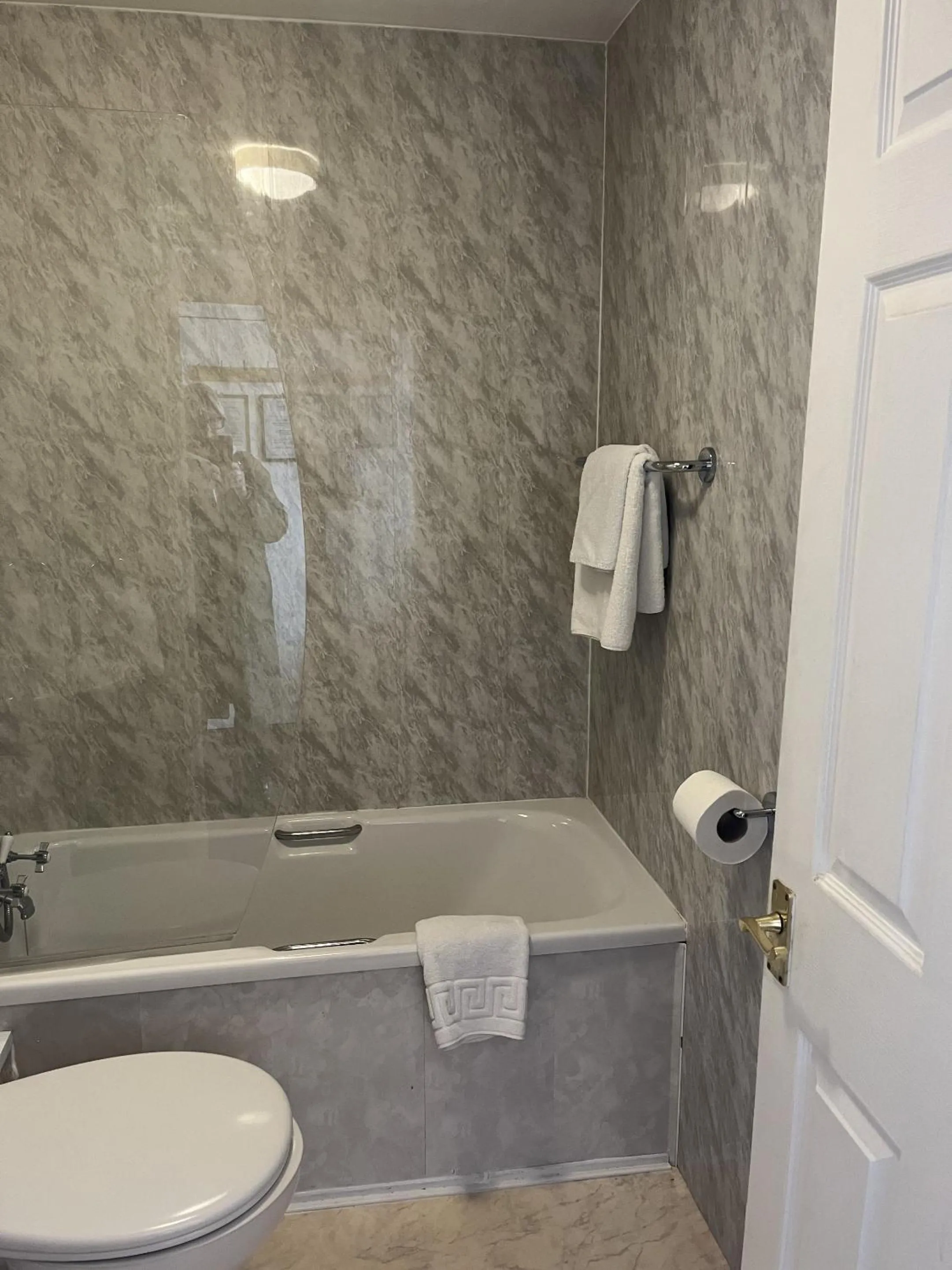 Bathroom in The Tontine Hotel & Bar