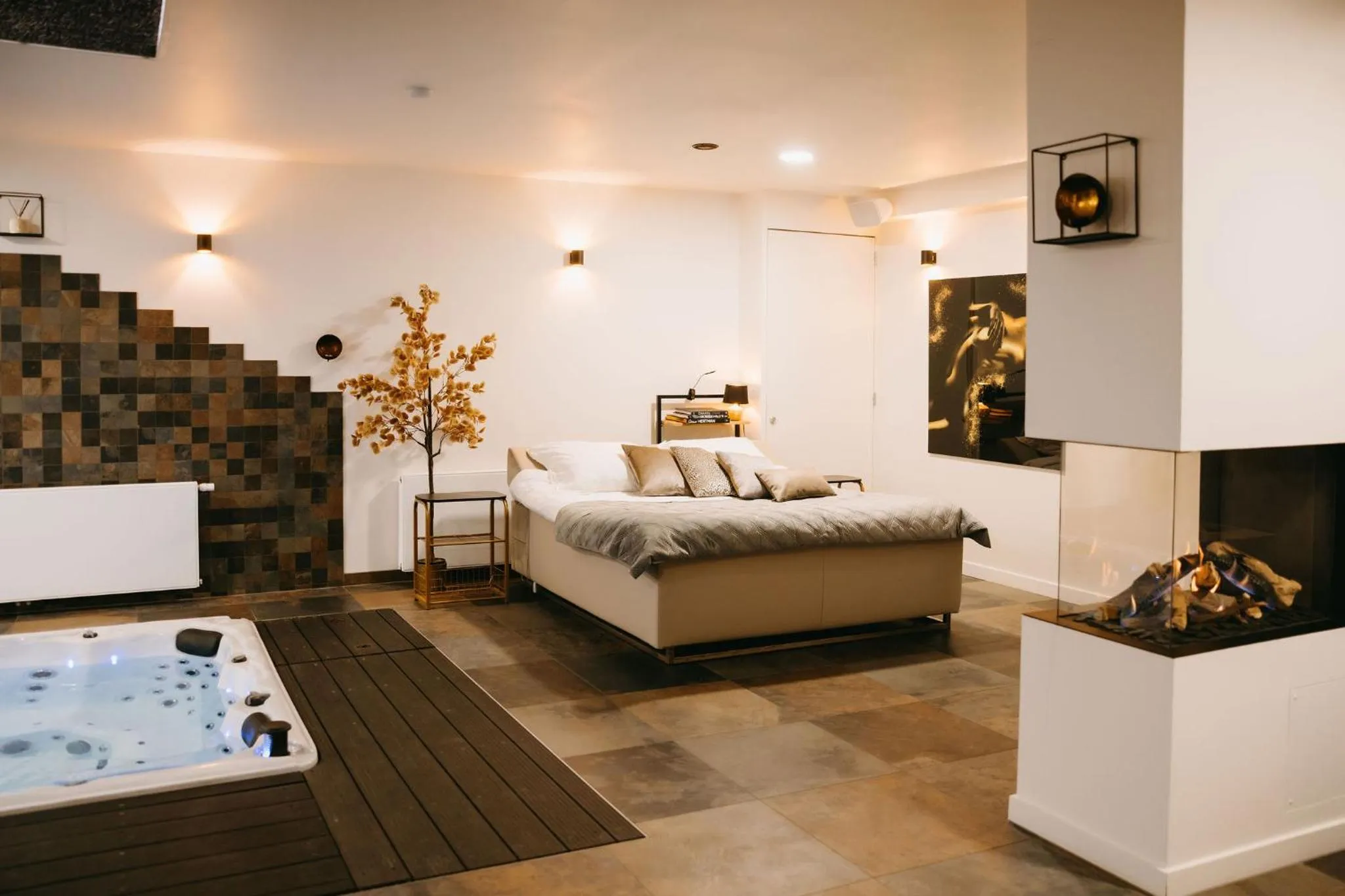 Seating area, Bed in Maas en Waal Wellness & Suites