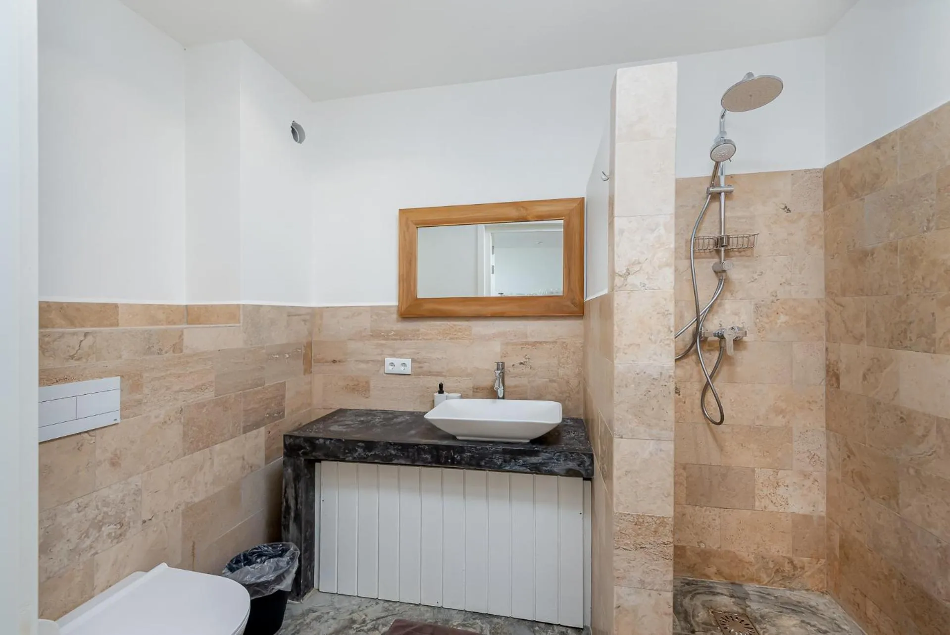 Shower in Bloozz resort Bonaire